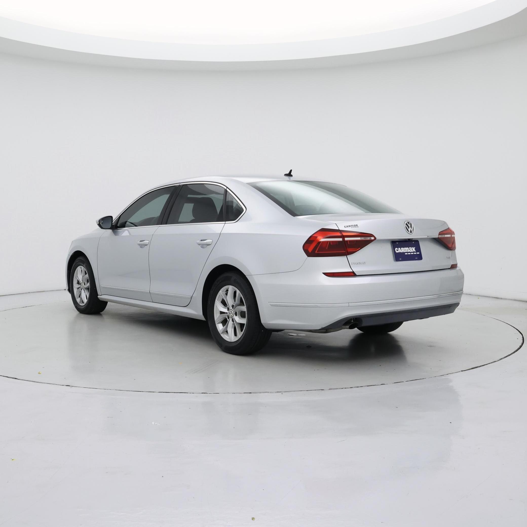 Thumbnail: 2017 Volkswagen Passat - 2