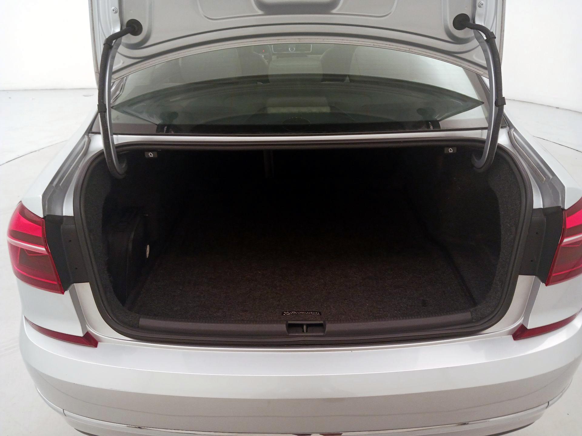 Thumbnail: 2017 Volkswagen Passat - 20