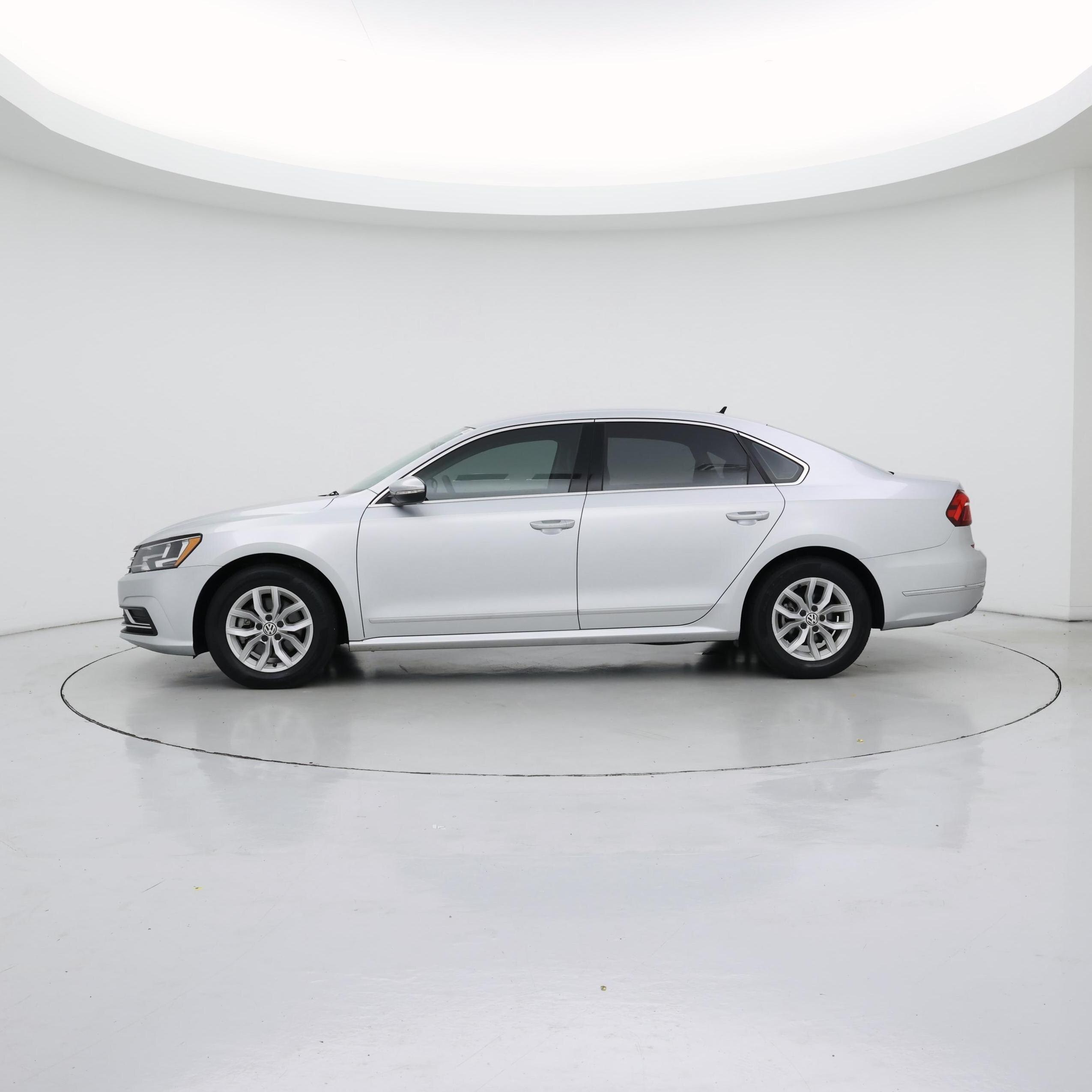 Thumbnail: 2017 Volkswagen Passat - 3