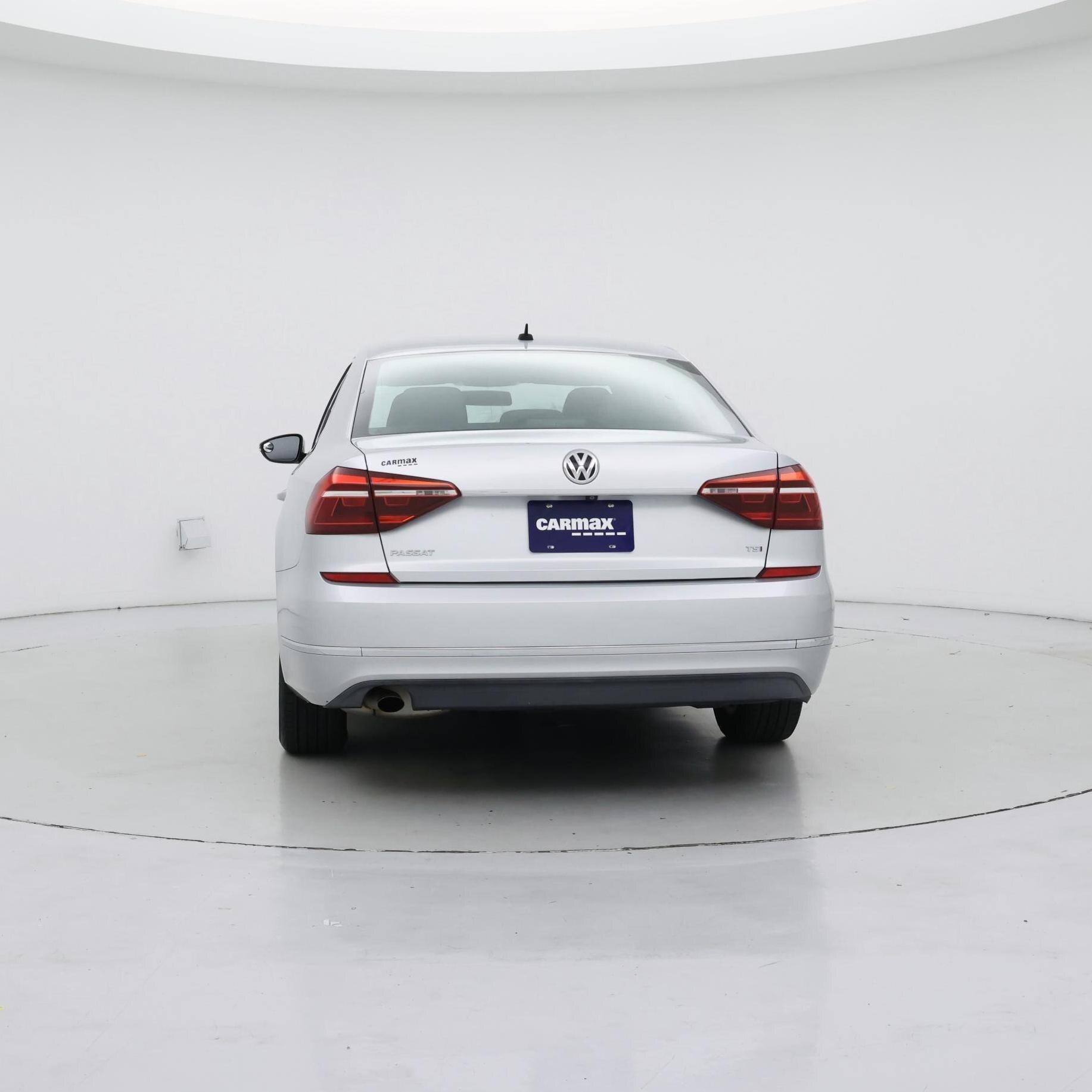 Thumbnail: 2017 Volkswagen Passat - 6