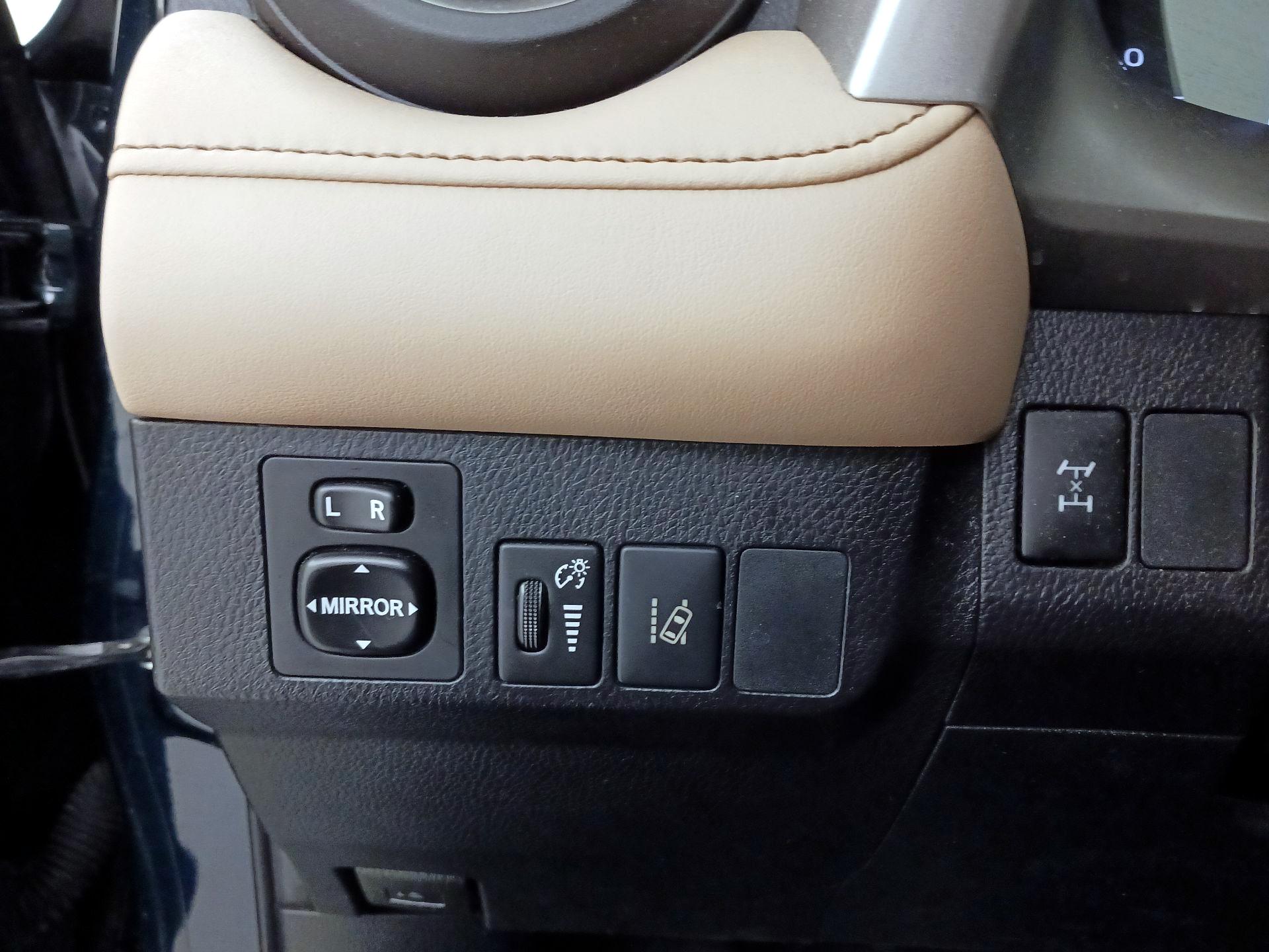 Thumbnail: 2017 Toyota RAV4 - 13