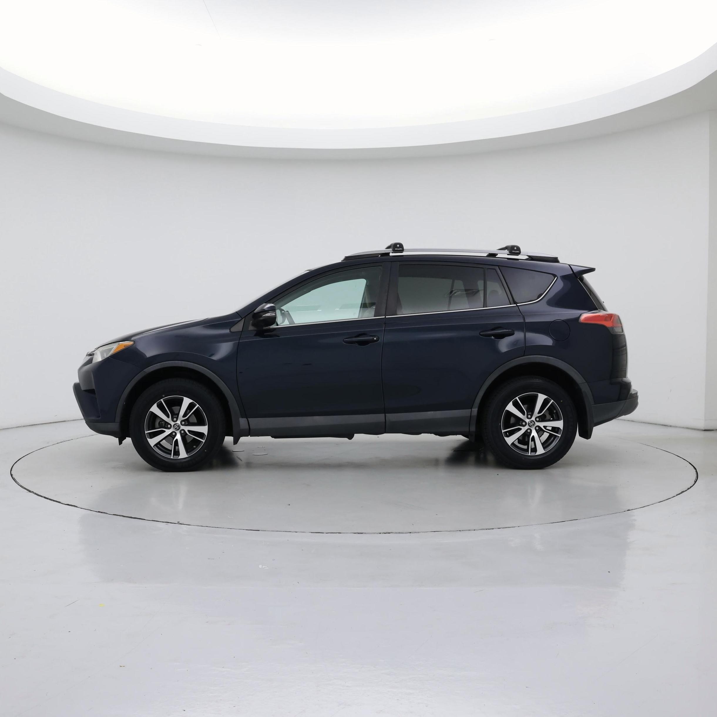 Thumbnail: 2017 Toyota RAV4 - 3