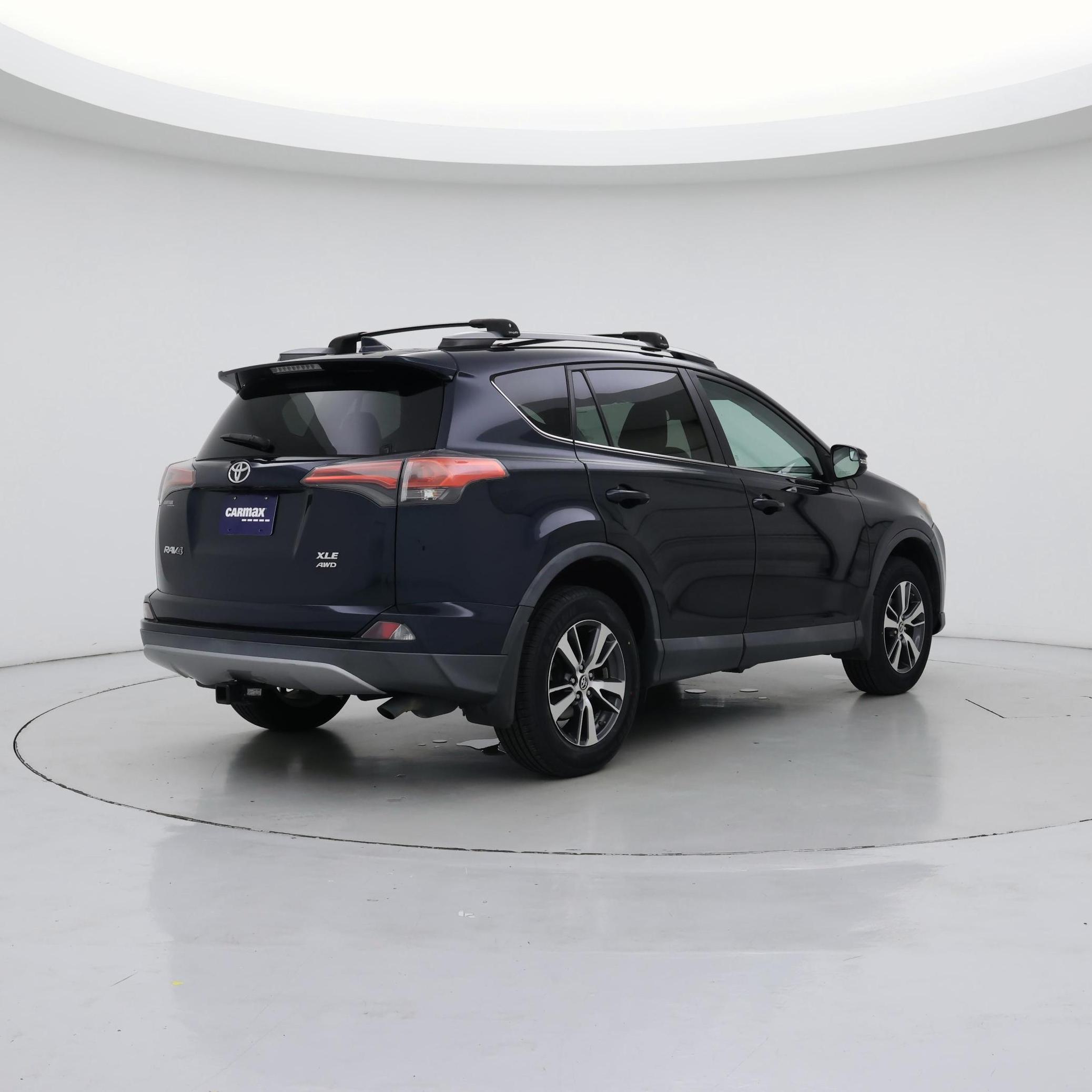 Thumbnail: 2017 Toyota RAV4 - 8