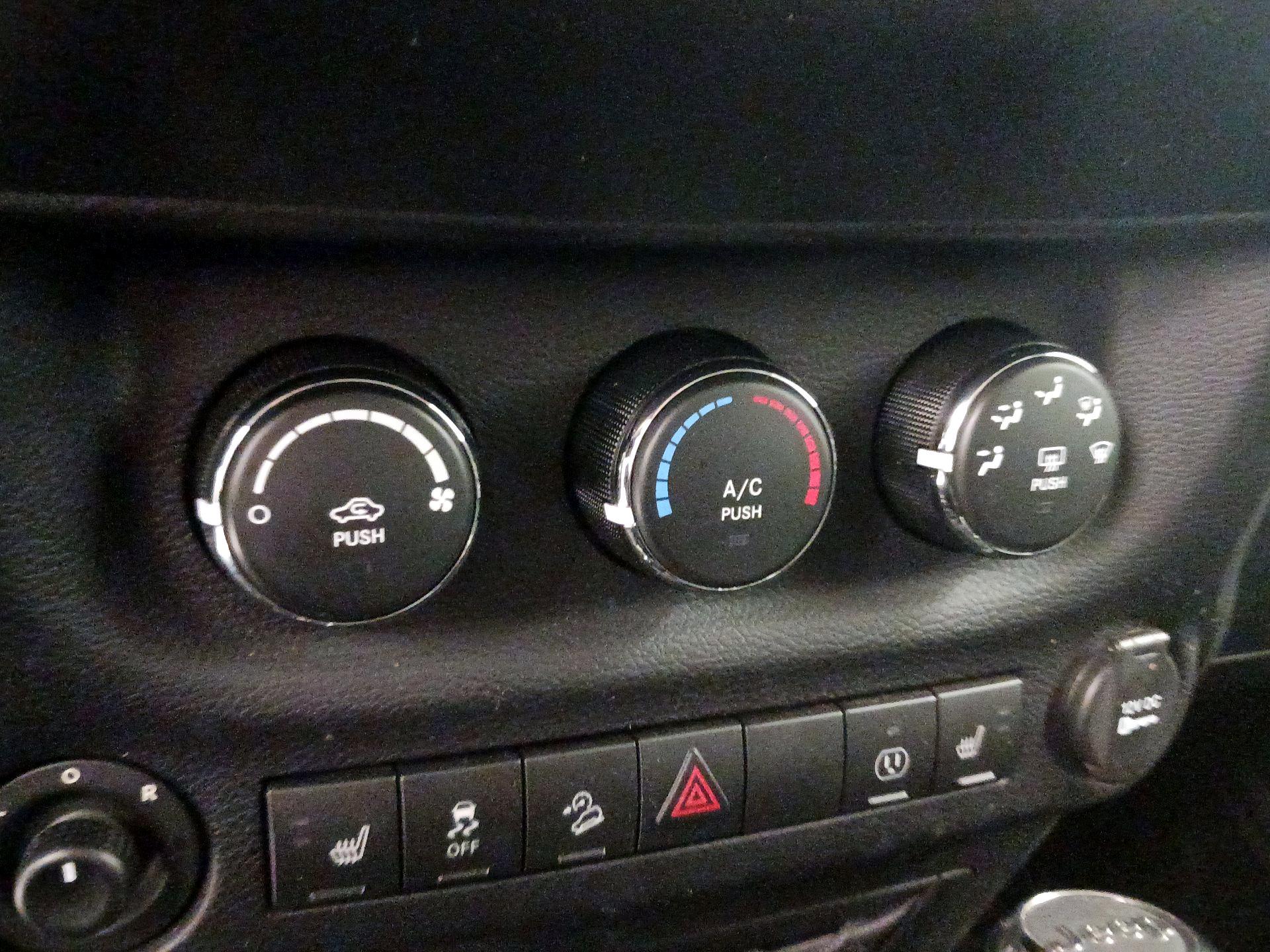 Thumbnail: 2016 Jeep Wrangler - 14