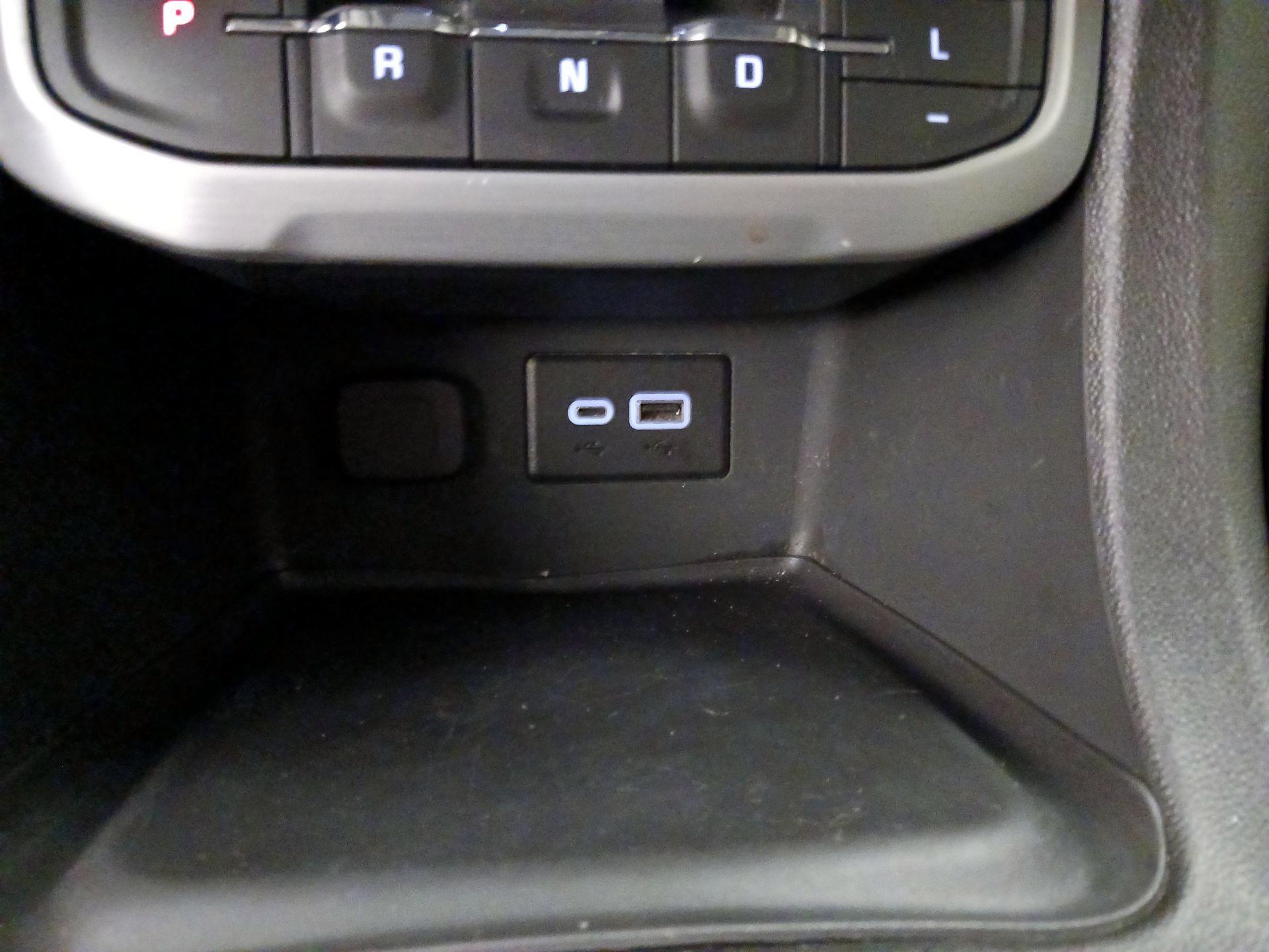 Thumbnail: 2023 GMC Acadia - 18