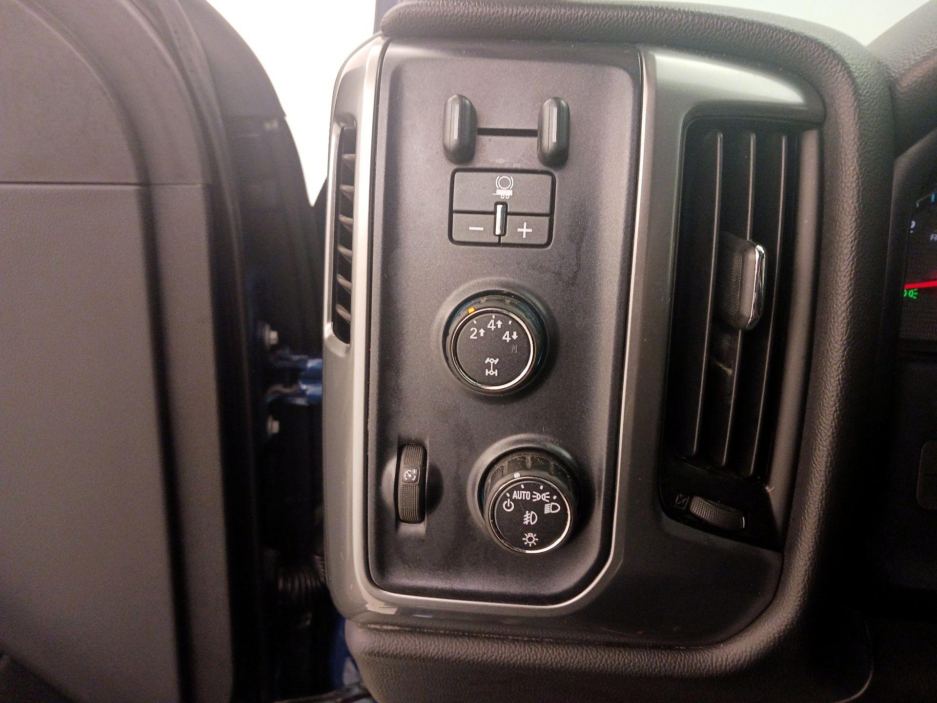 Thumbnail: 2015 Chevrolet Silverado 2500 - 13