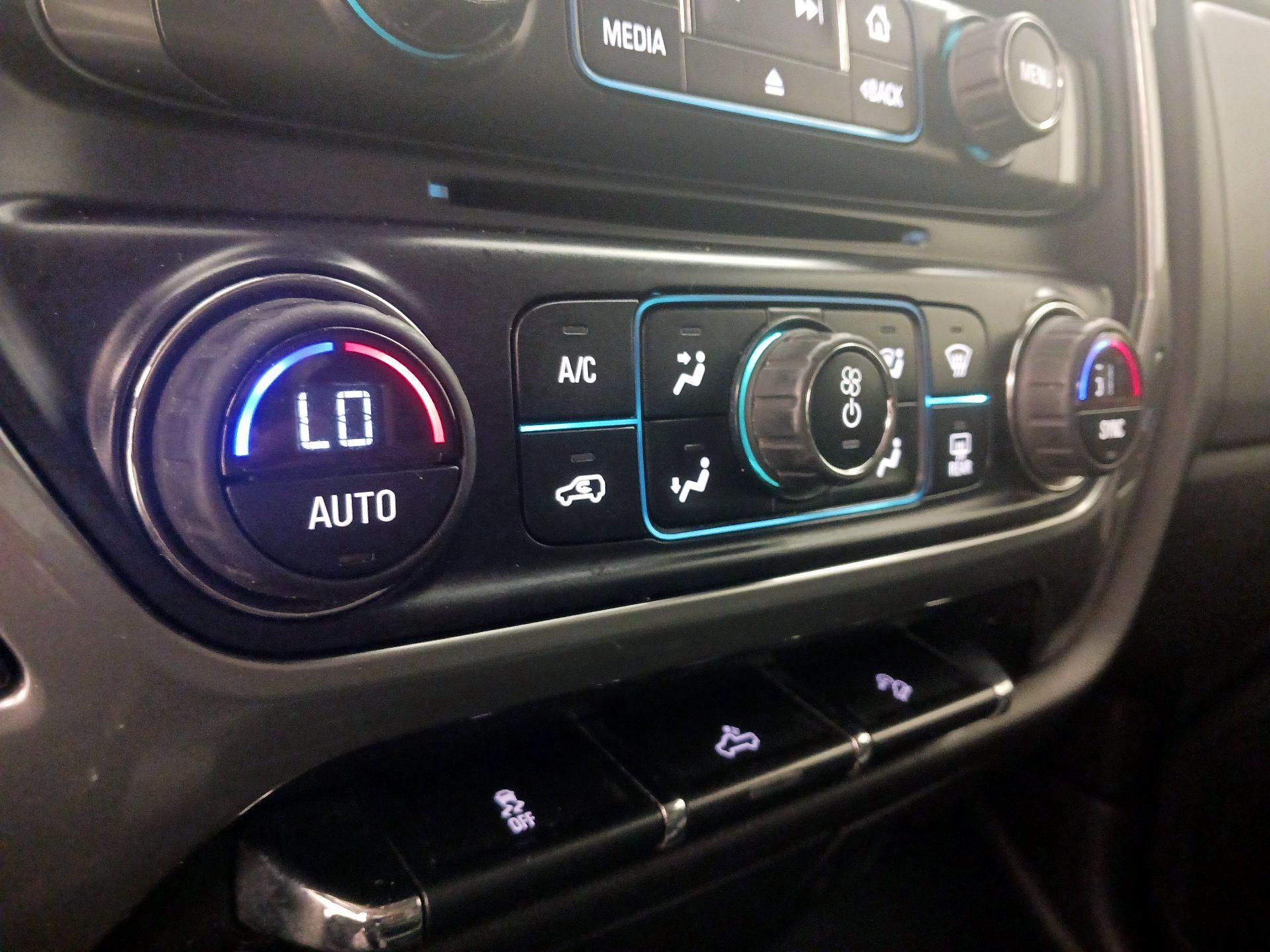 Thumbnail: 2015 Chevrolet Silverado 2500 - 17