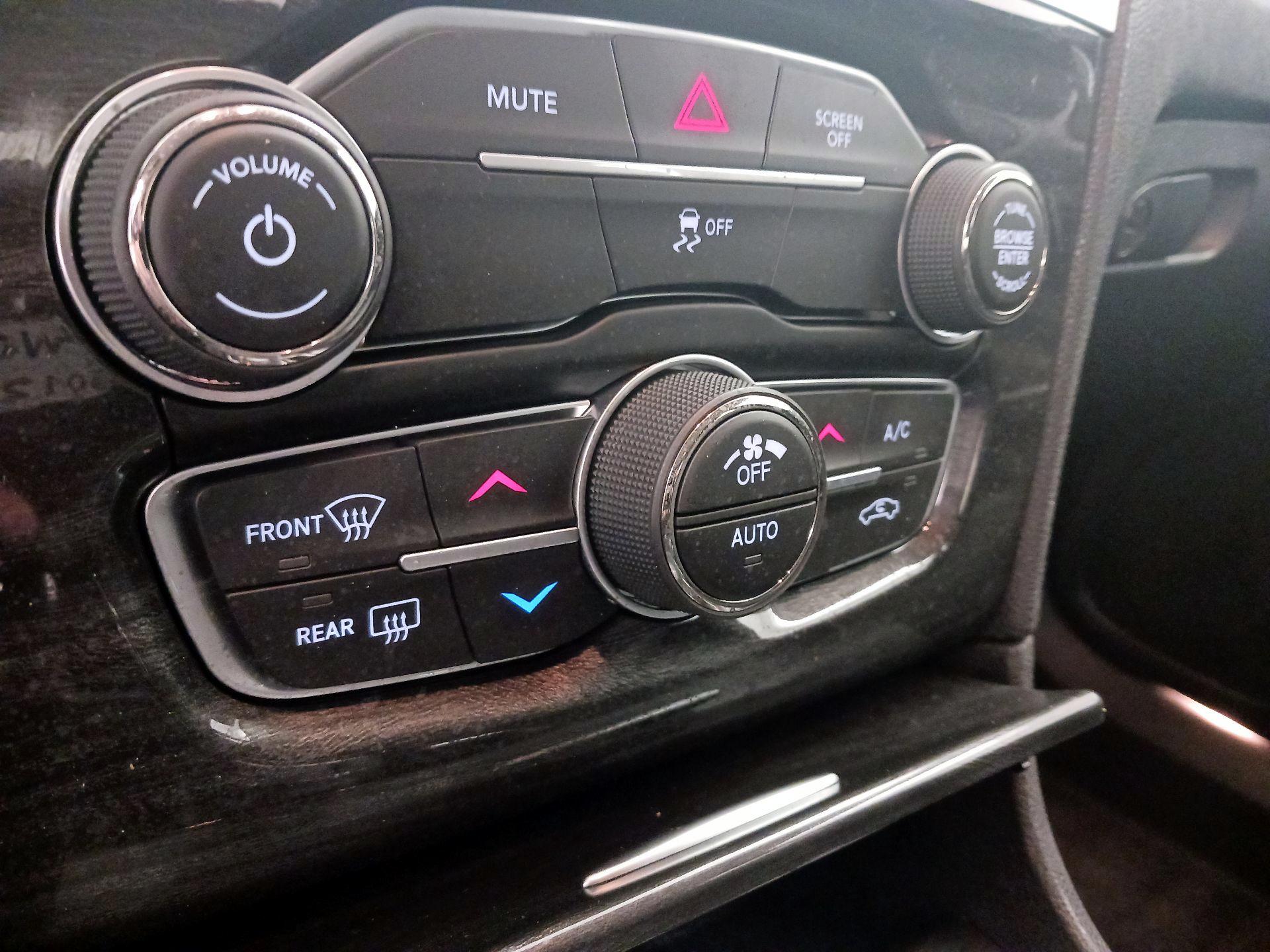 Thumbnail: 2018 Chrysler 300 - 16