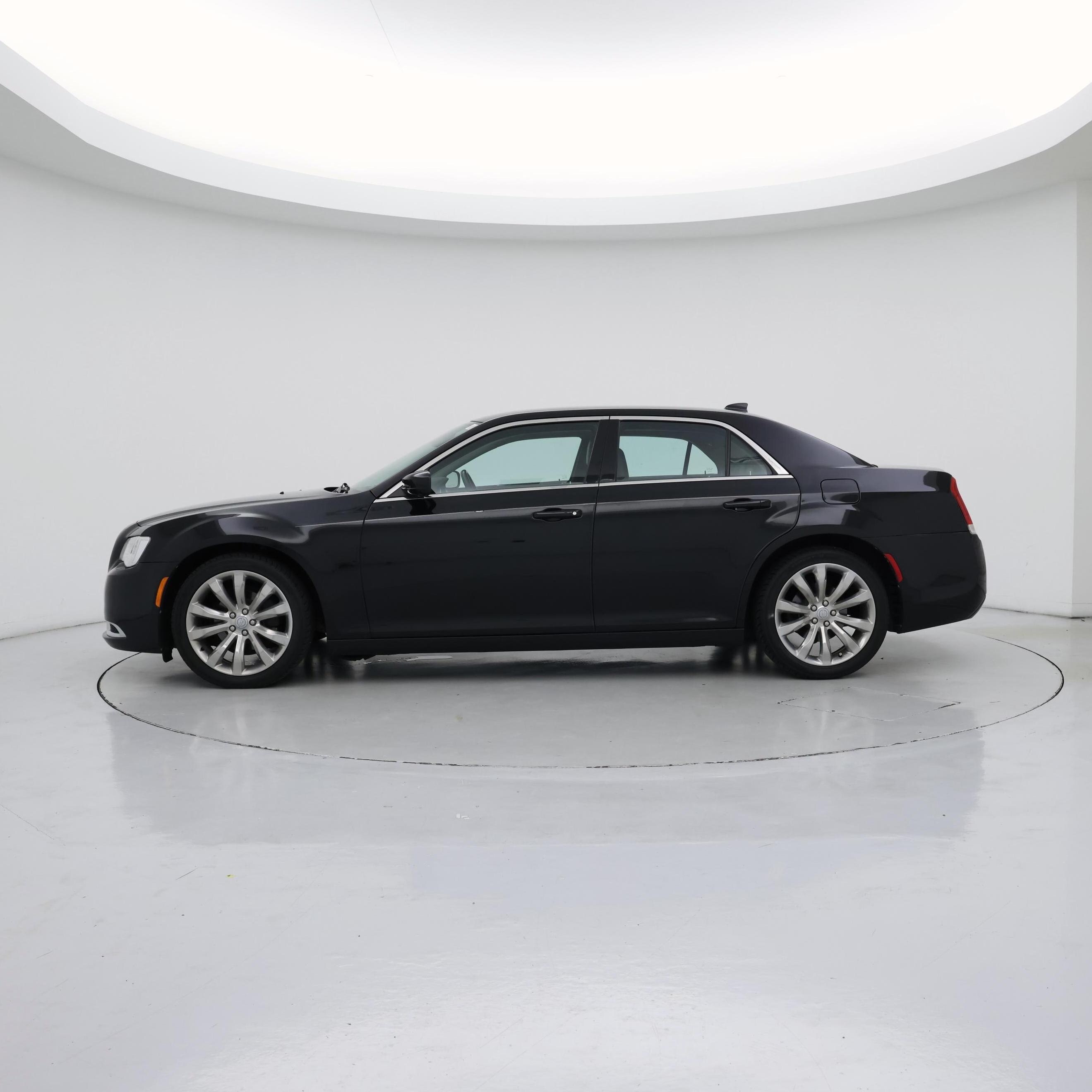 Thumbnail: 2018 Chrysler 300 - 3