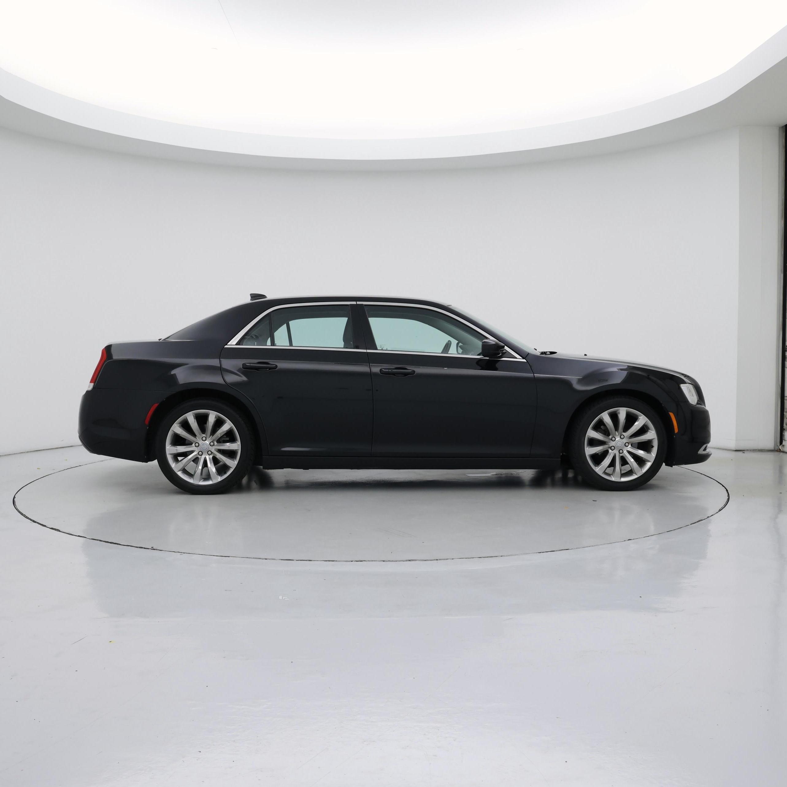 Thumbnail: 2018 Chrysler 300 - 7
