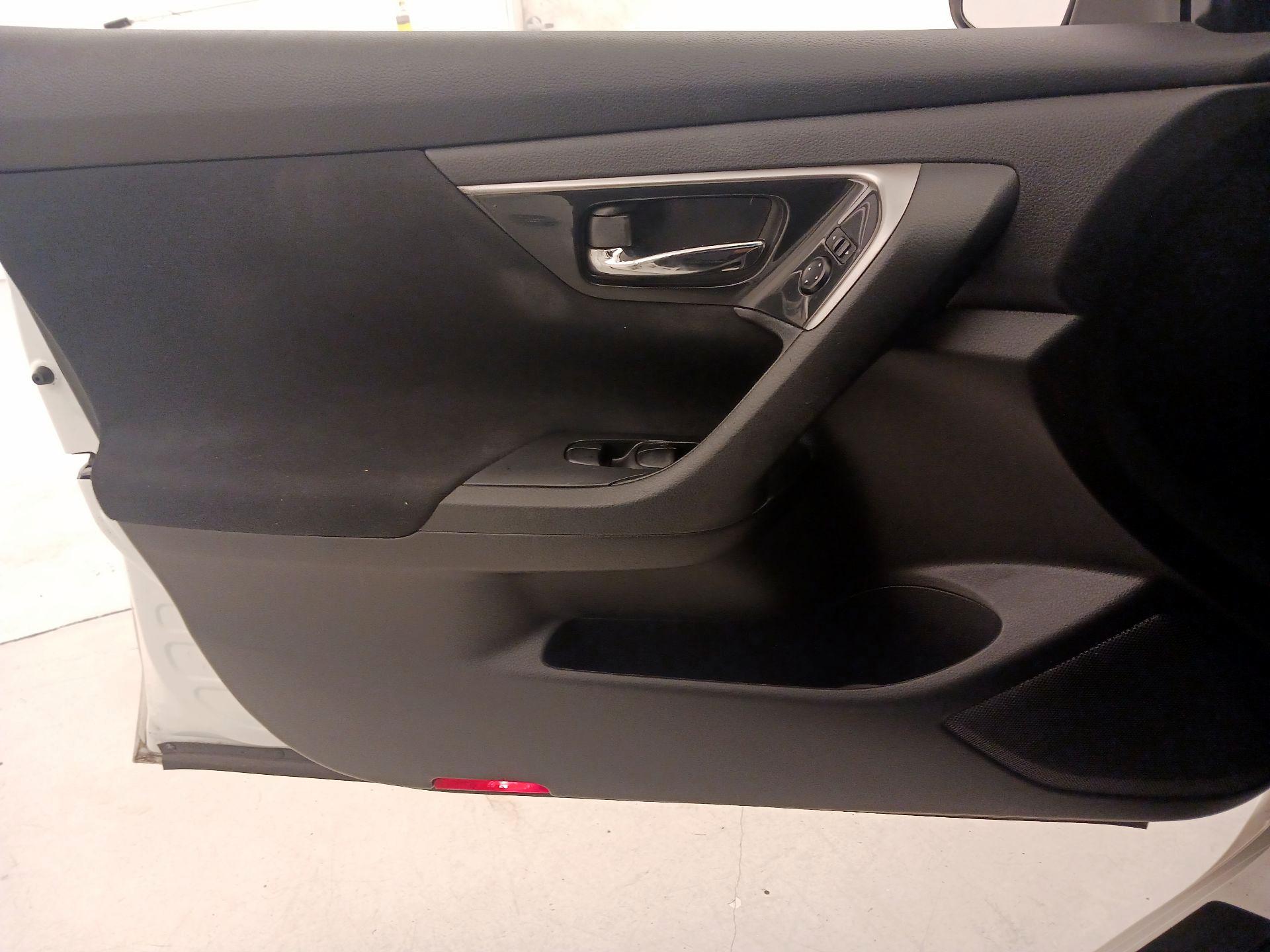 Thumbnail: 2014 Nissan Altima - 12