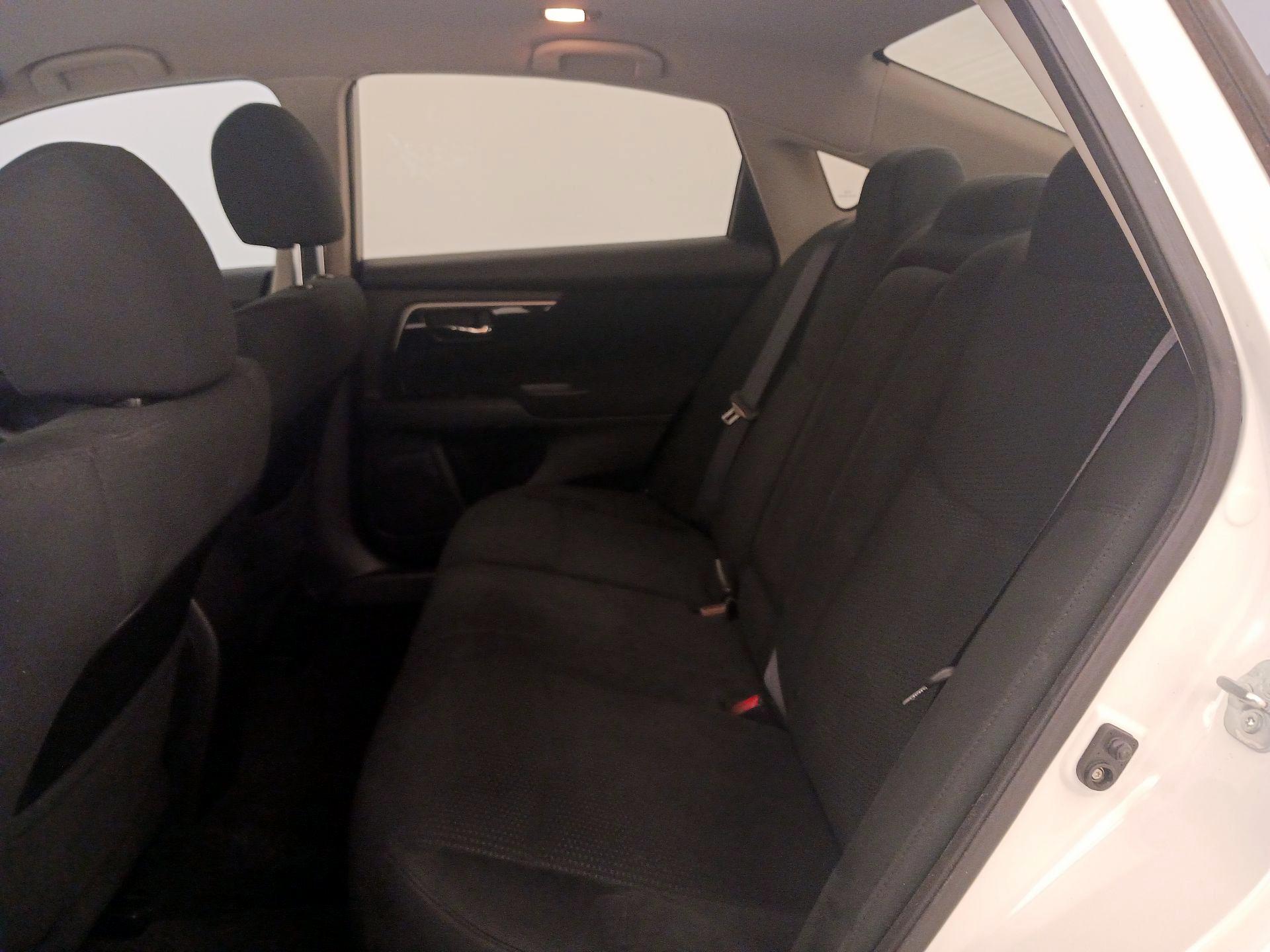 Thumbnail: 2014 Nissan Altima - 18
