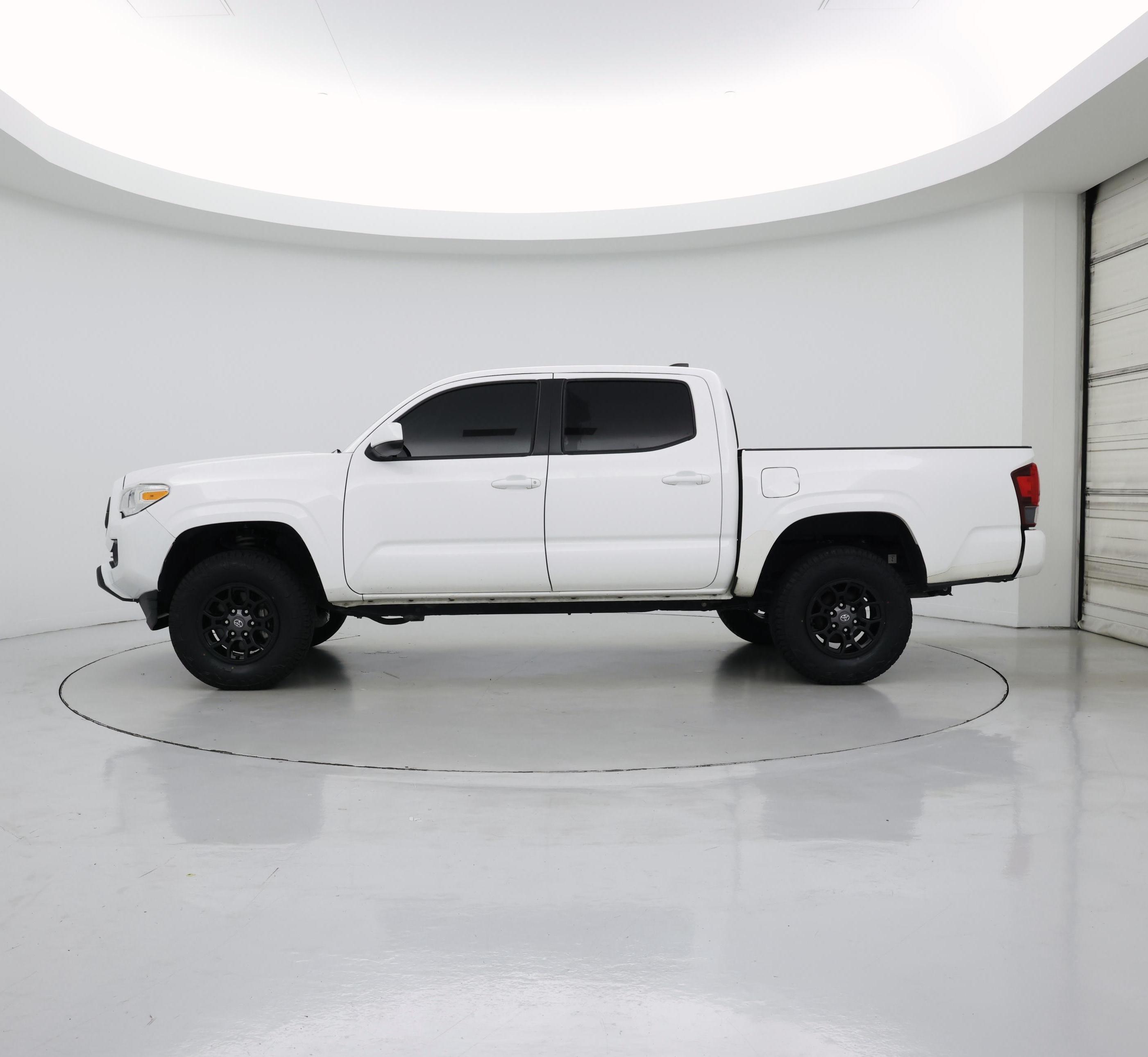 Thumbnail: 2020 Toyota Tacoma - 3