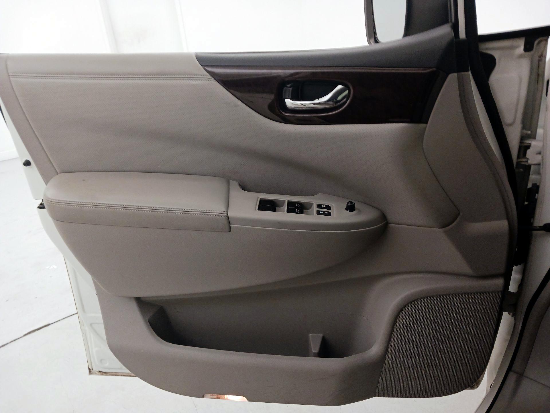 Thumbnail: 2015 Nissan Quest - 12
