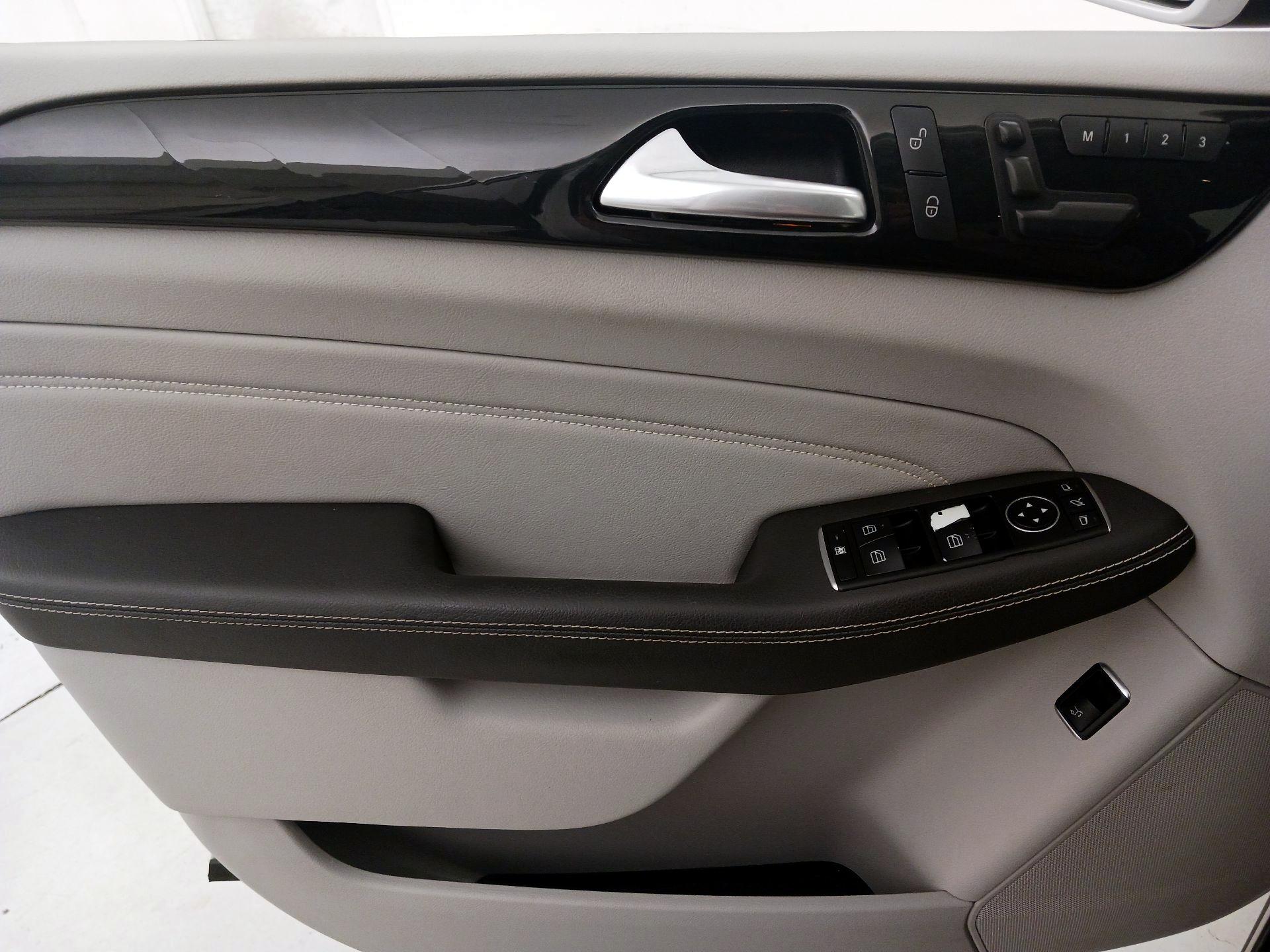 Thumbnail: 2015 Mercedes-Benz M-Class - 12