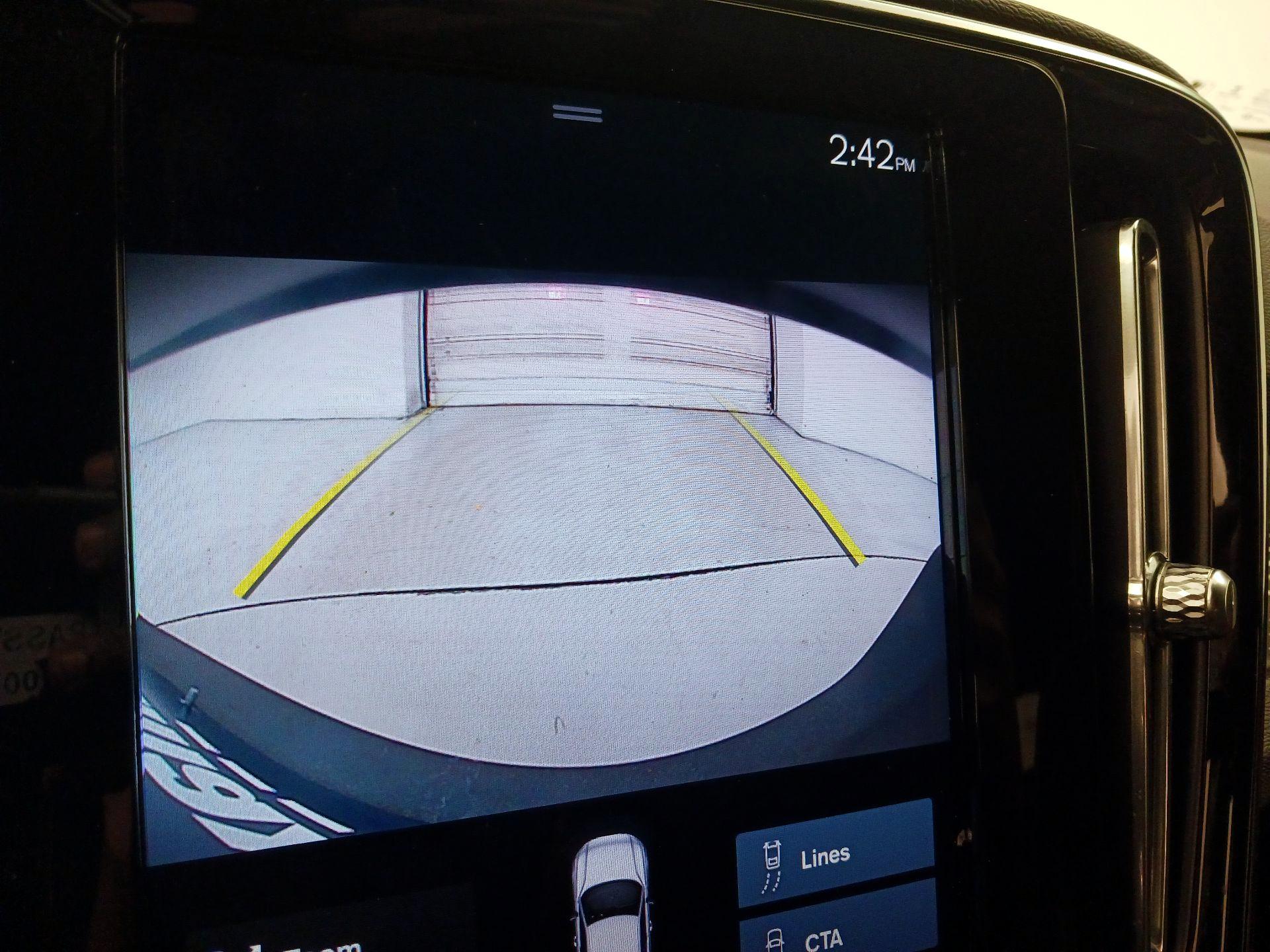 Thumbnail: 2021 Volvo XC40 - 15