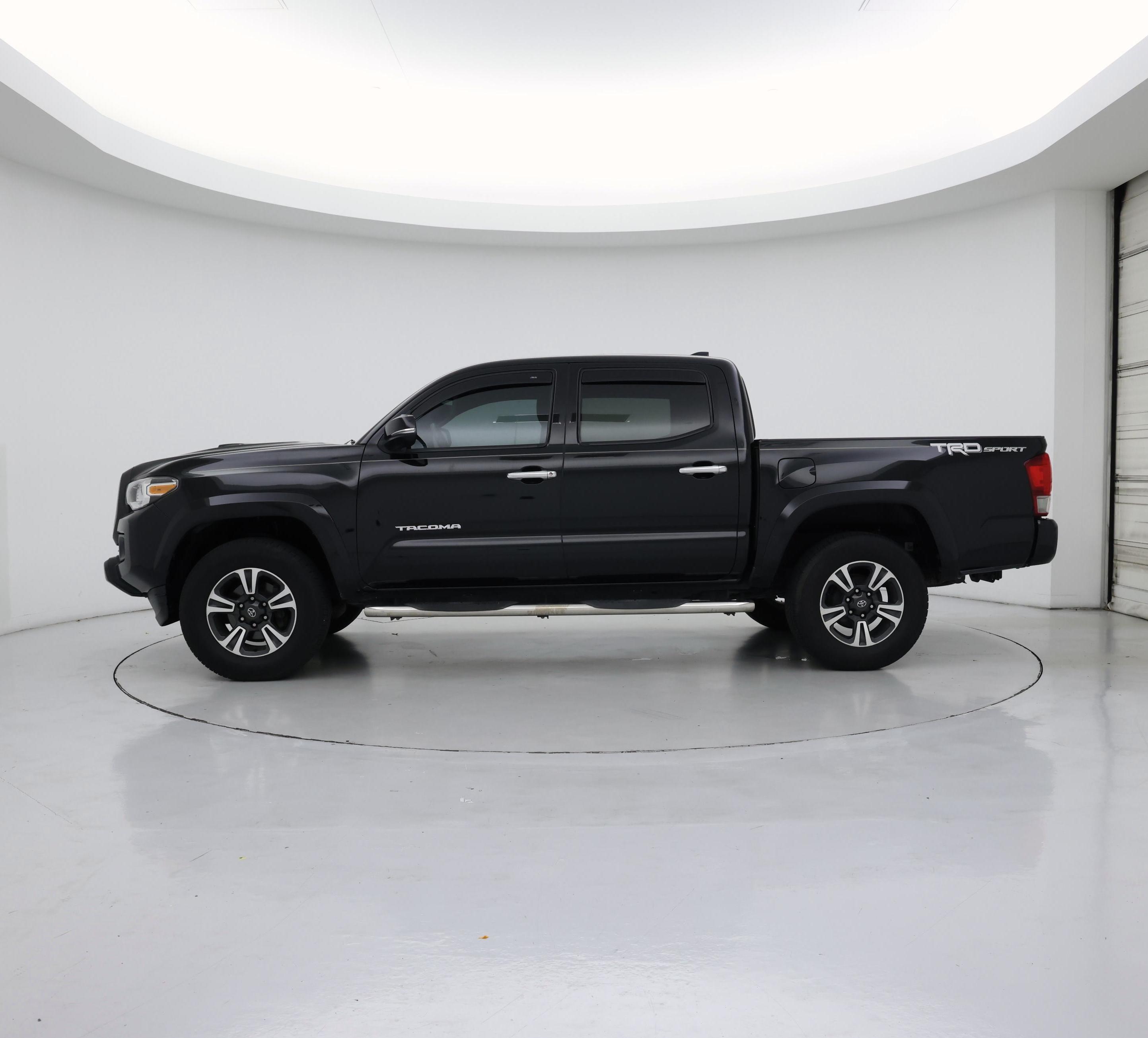 Thumbnail: 2017 Toyota Tacoma - 3