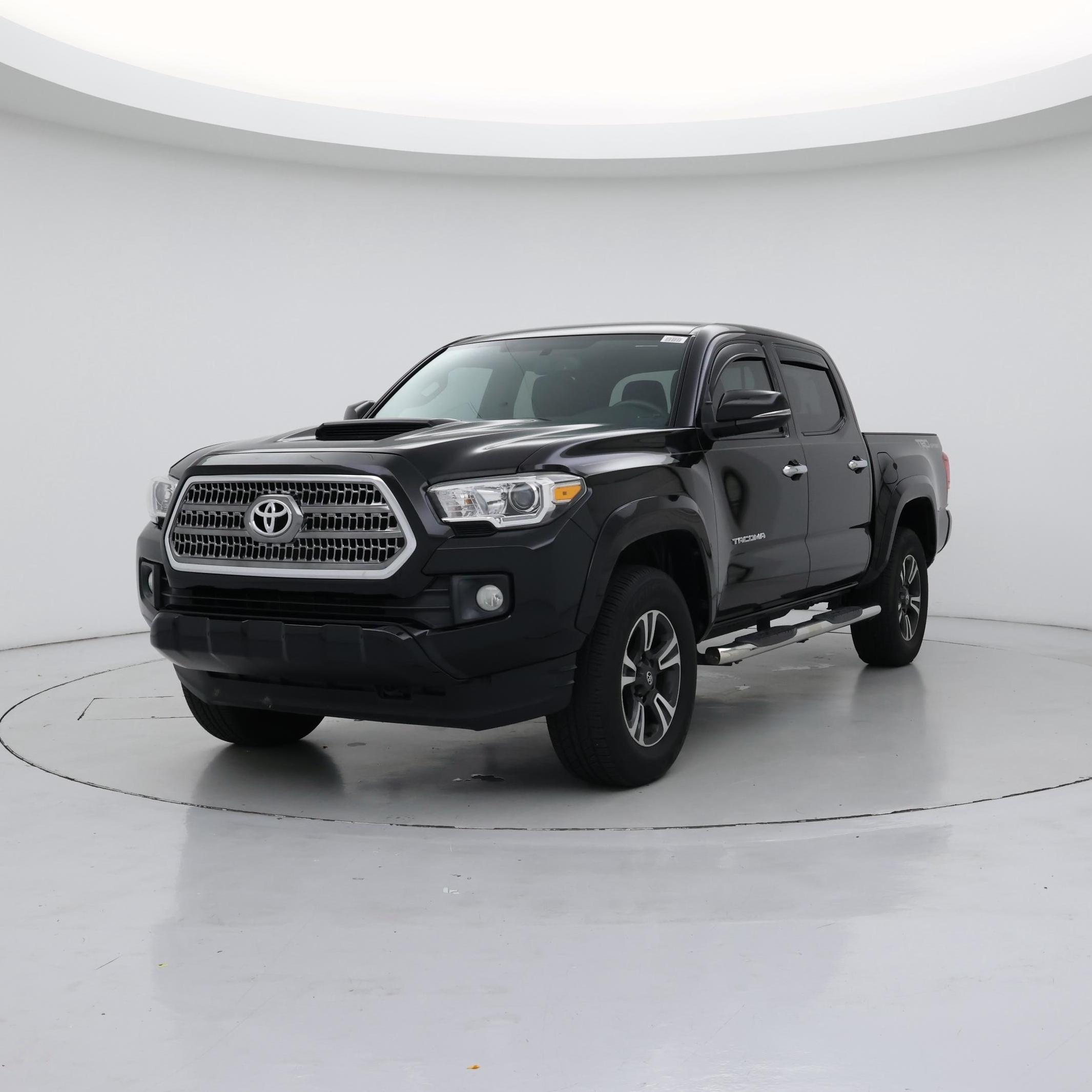 Thumbnail: 2017 Toyota Tacoma - 4