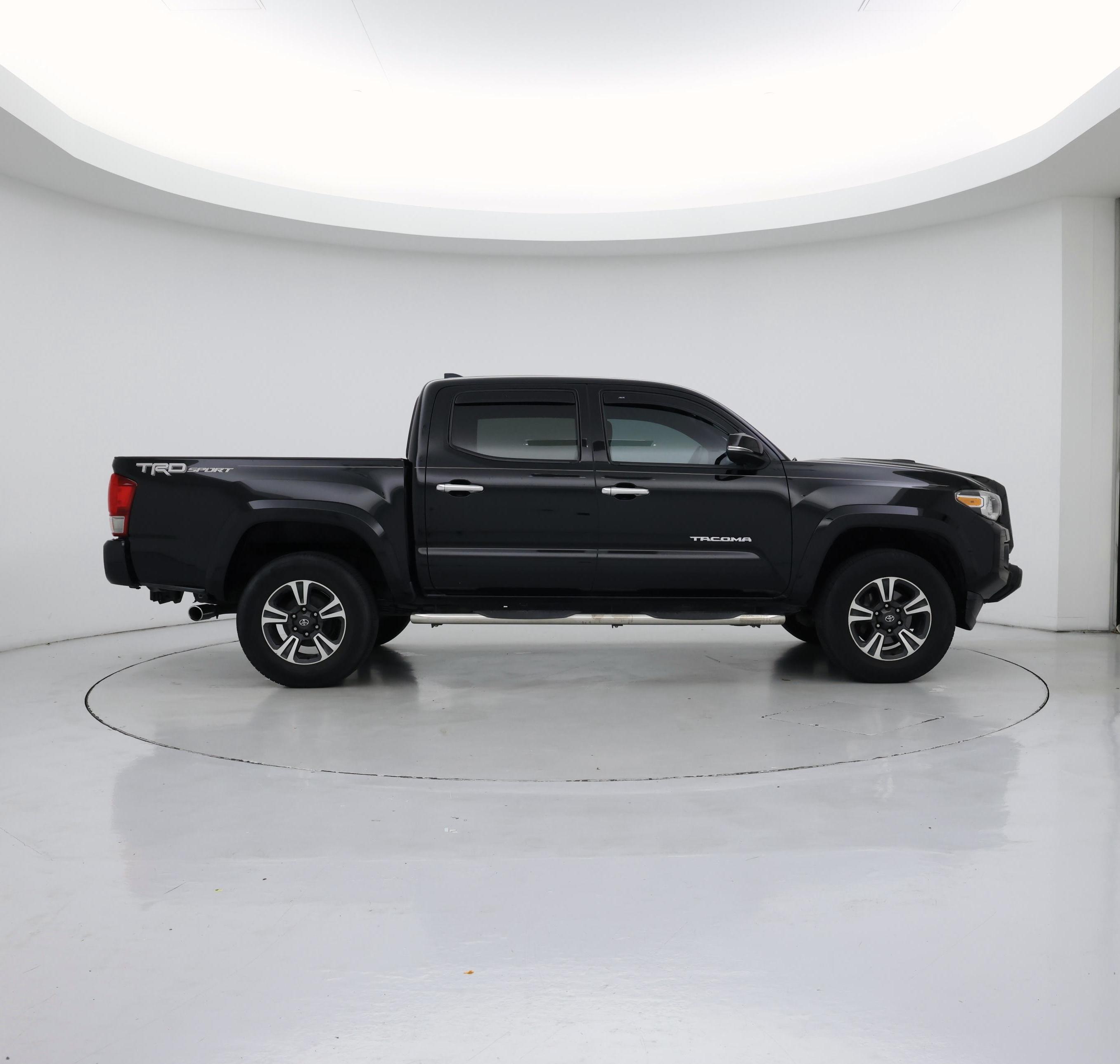 Thumbnail: 2017 Toyota Tacoma - 7