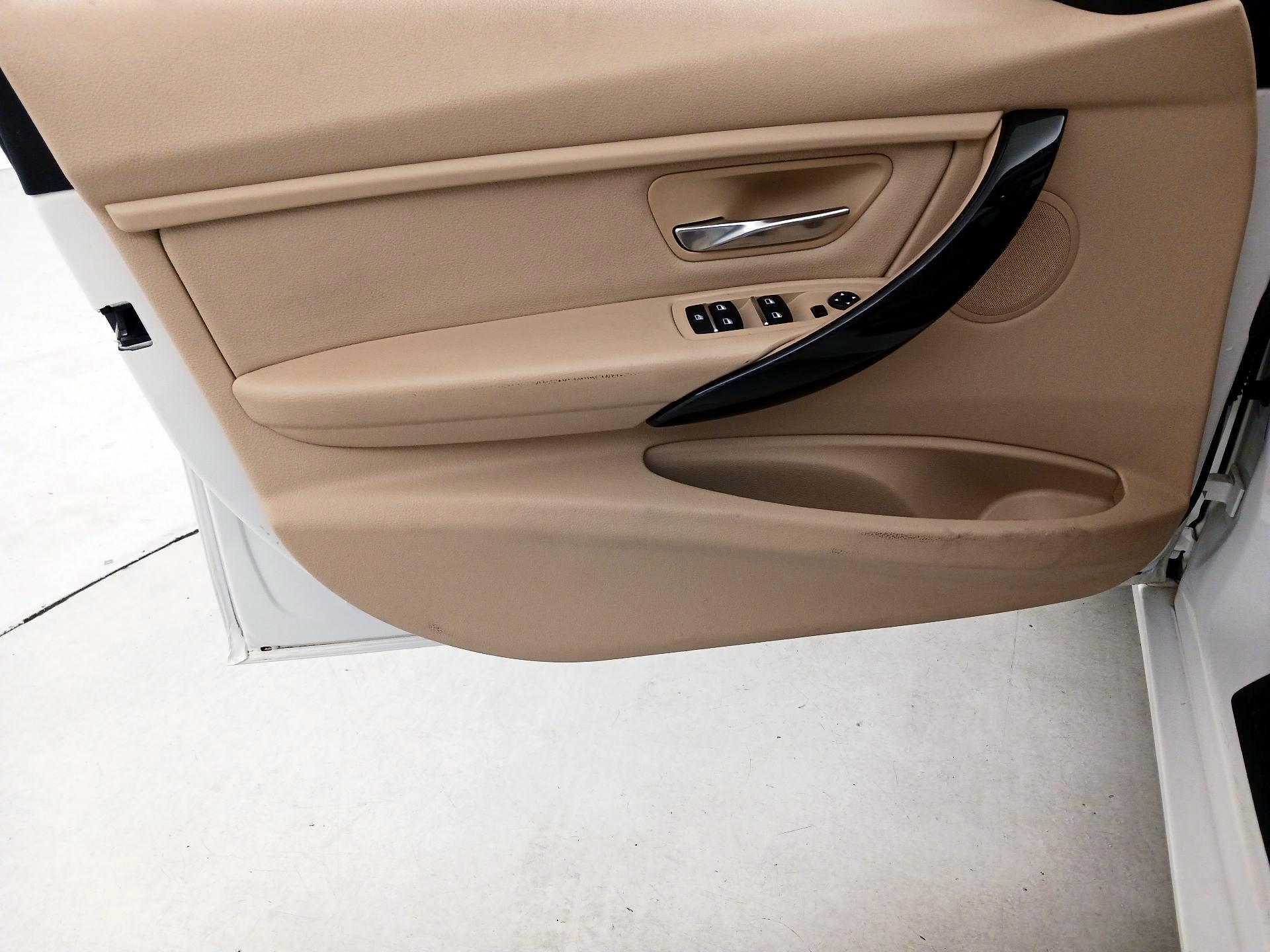 Thumbnail: 2016 BMW 3 Series - 12