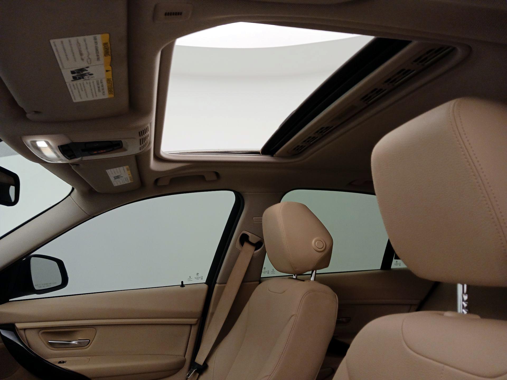 Thumbnail: 2016 BMW 3 Series - 19