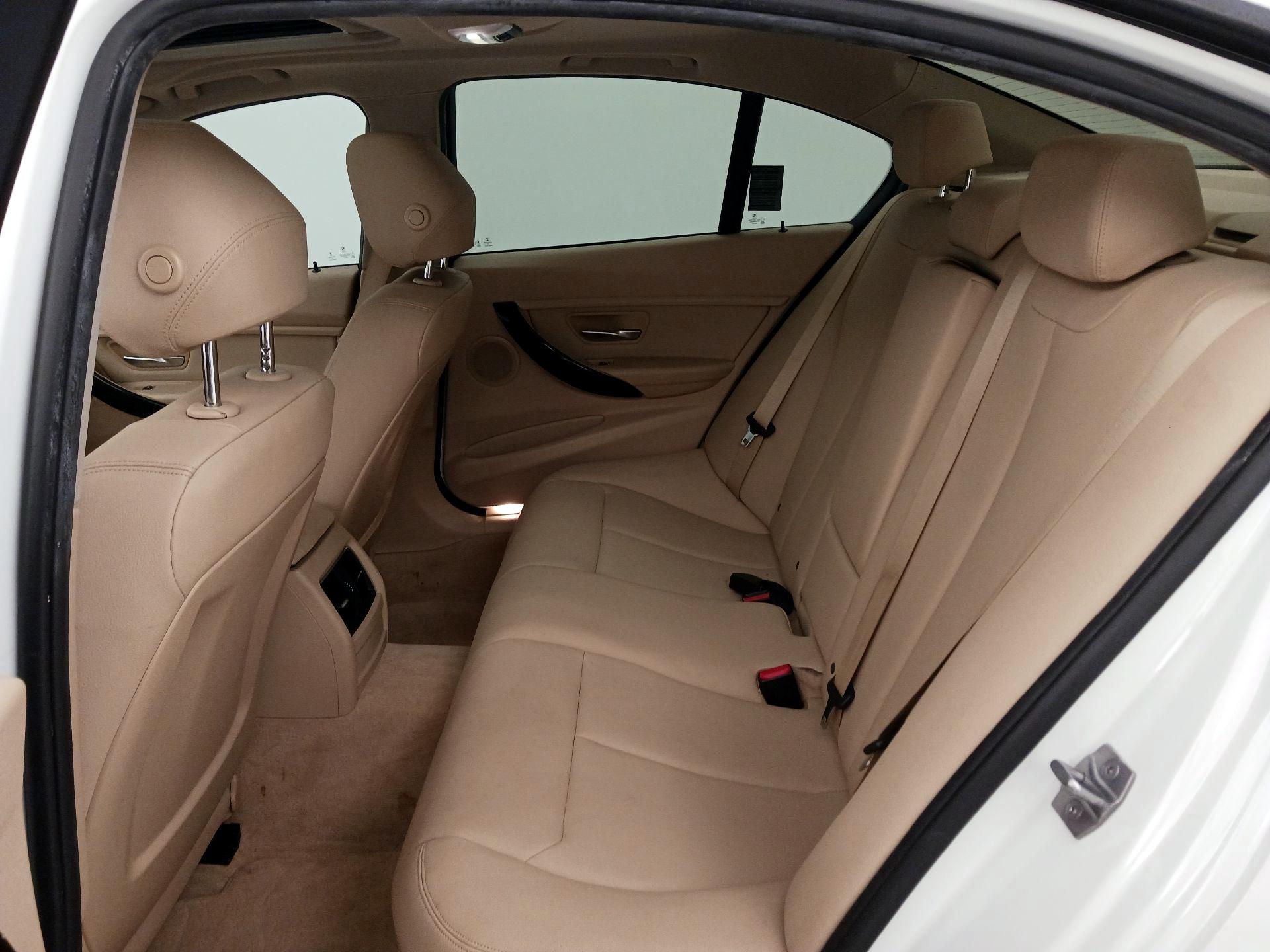 Thumbnail: 2016 BMW 3 Series - 20