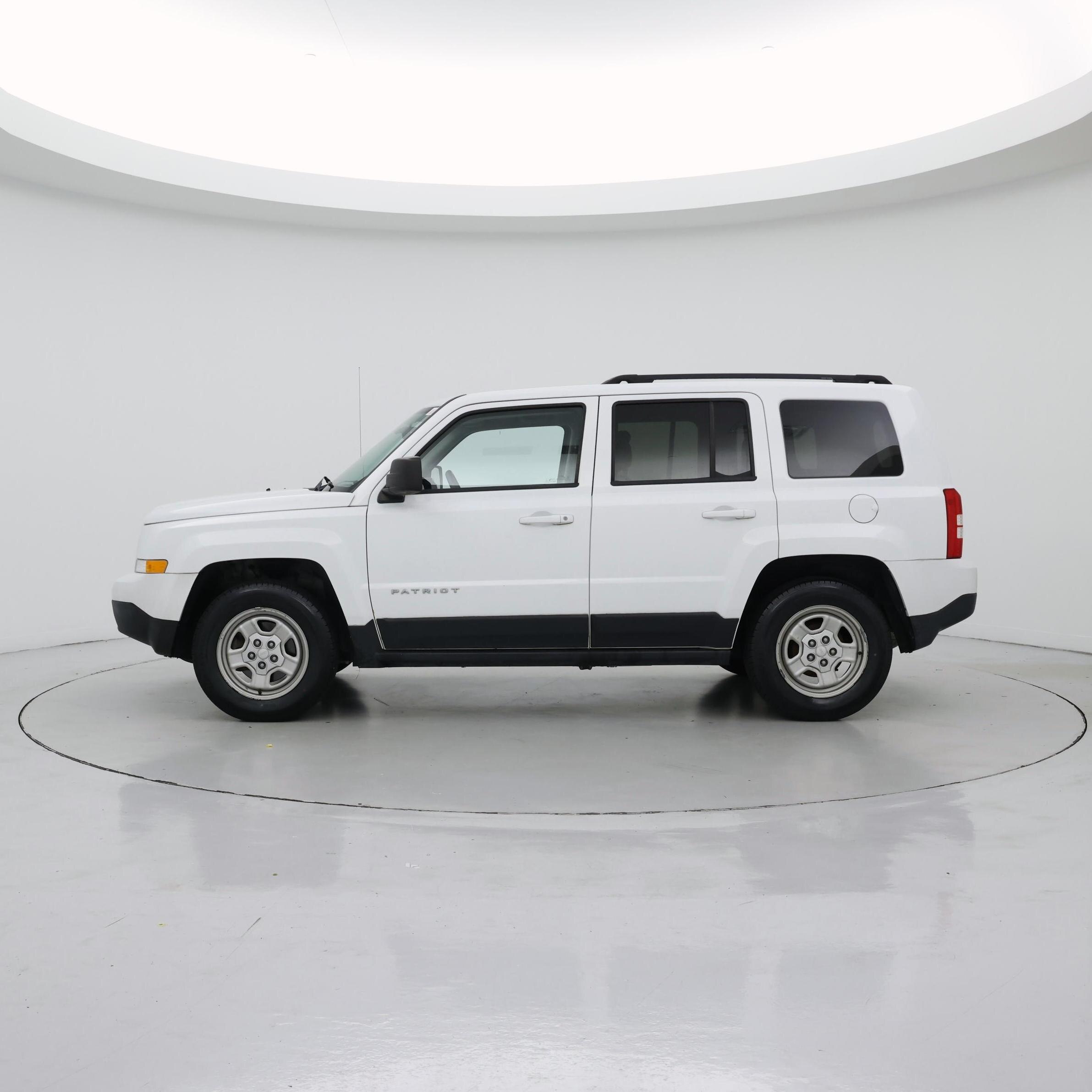 Thumbnail: 2016 Jeep Patriot - 3
