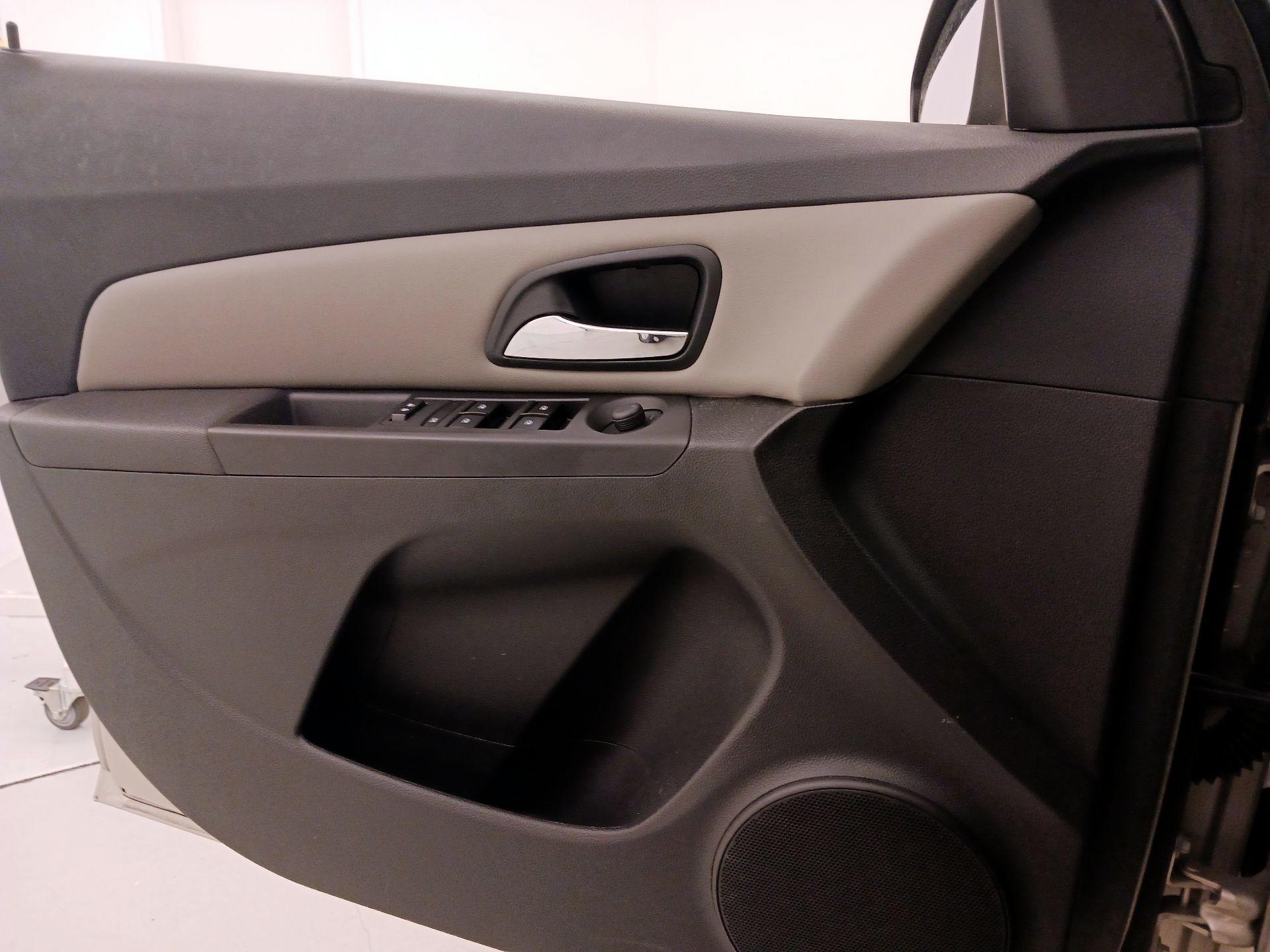 Thumbnail: 2016 Chevrolet Cruze - 12