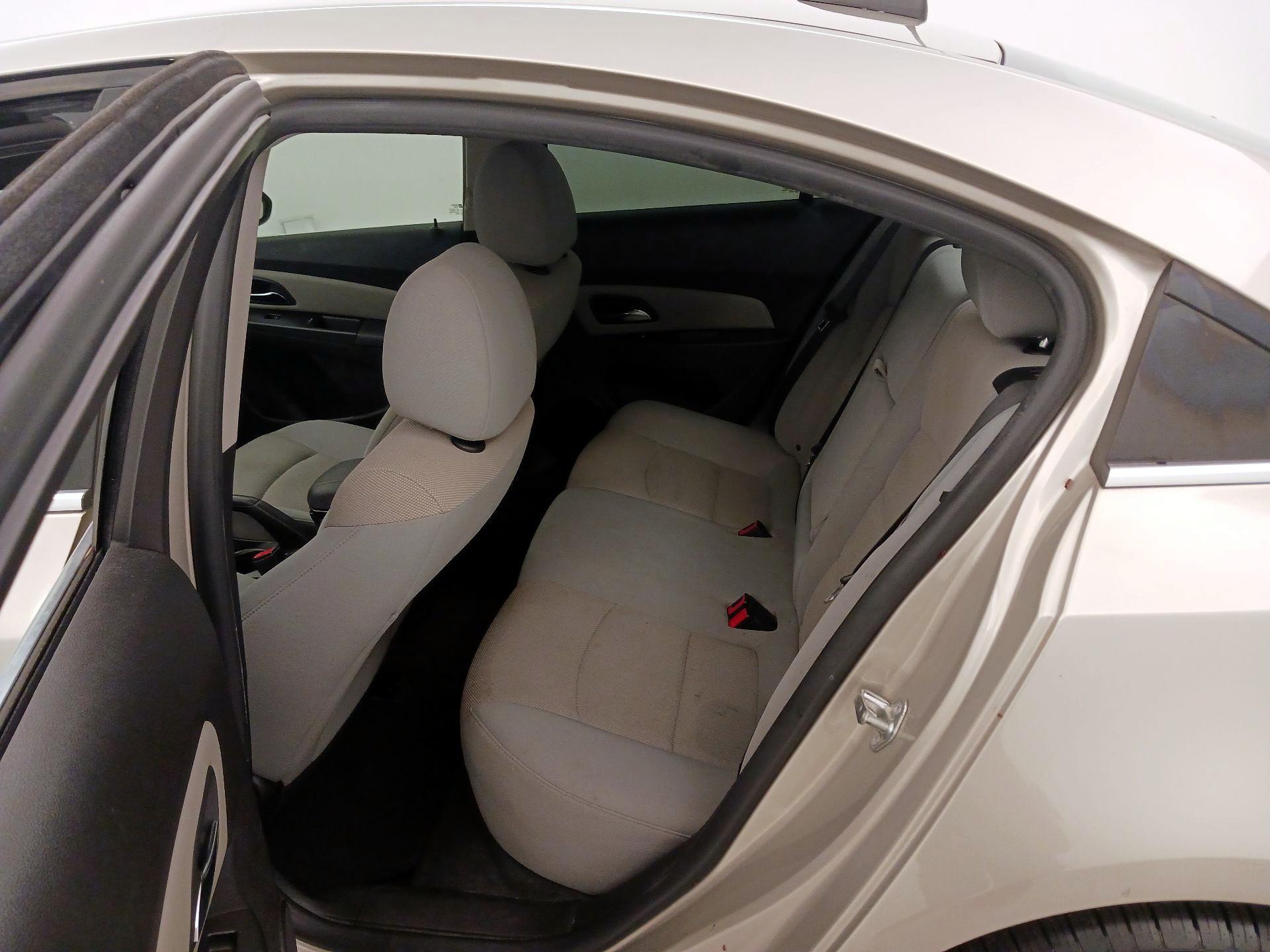 Thumbnail: 2016 Chevrolet Cruze - 18