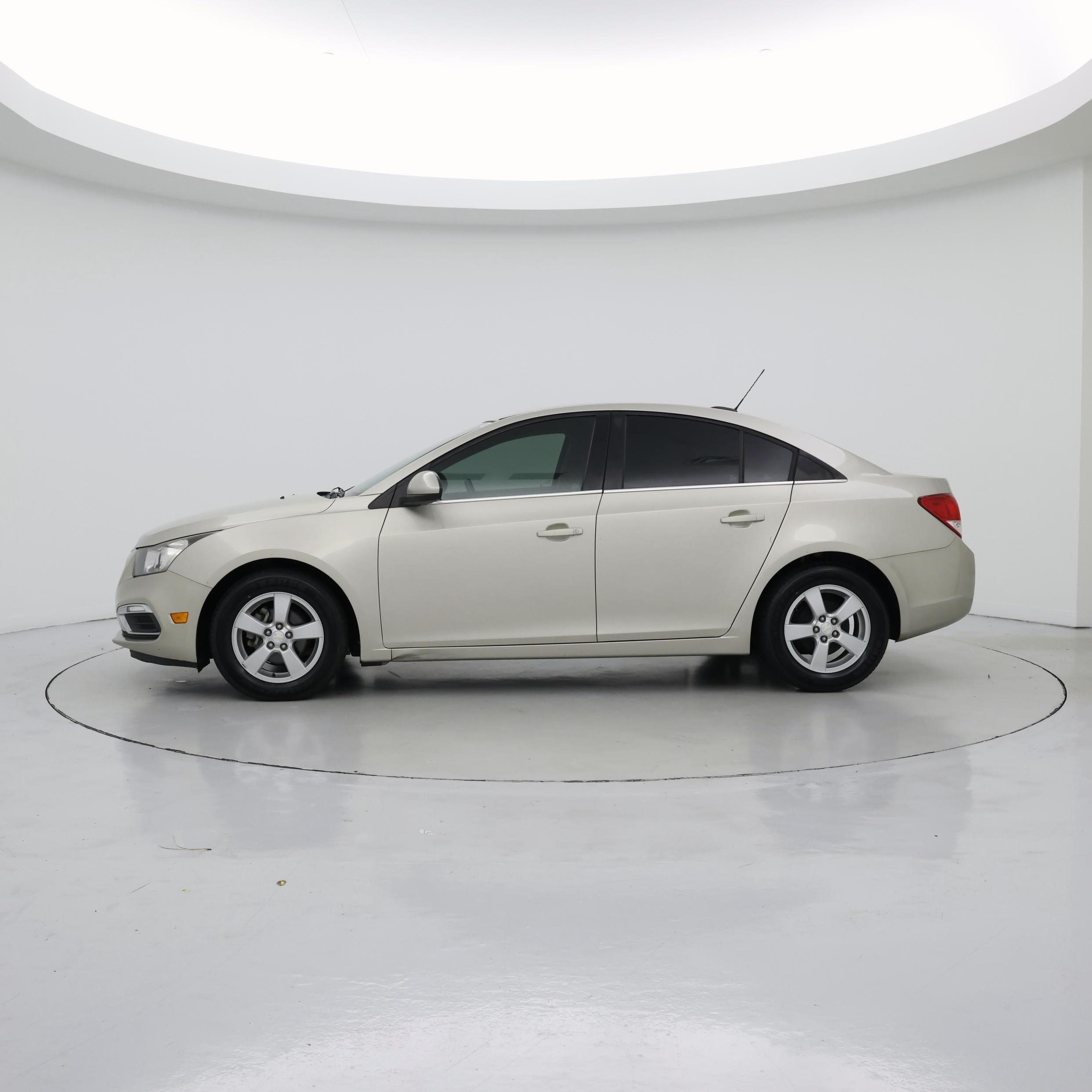 Thumbnail: 2016 Chevrolet Cruze - 3