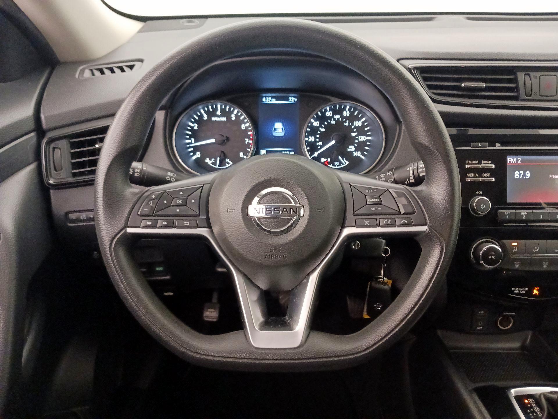 Thumbnail: 2017 Nissan Rogue - 10
