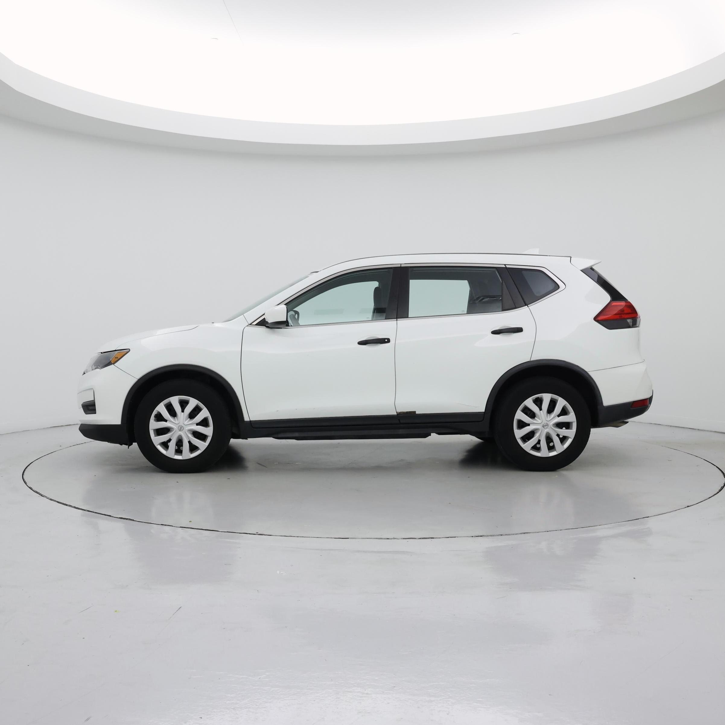 Thumbnail: 2017 Nissan Rogue - 3