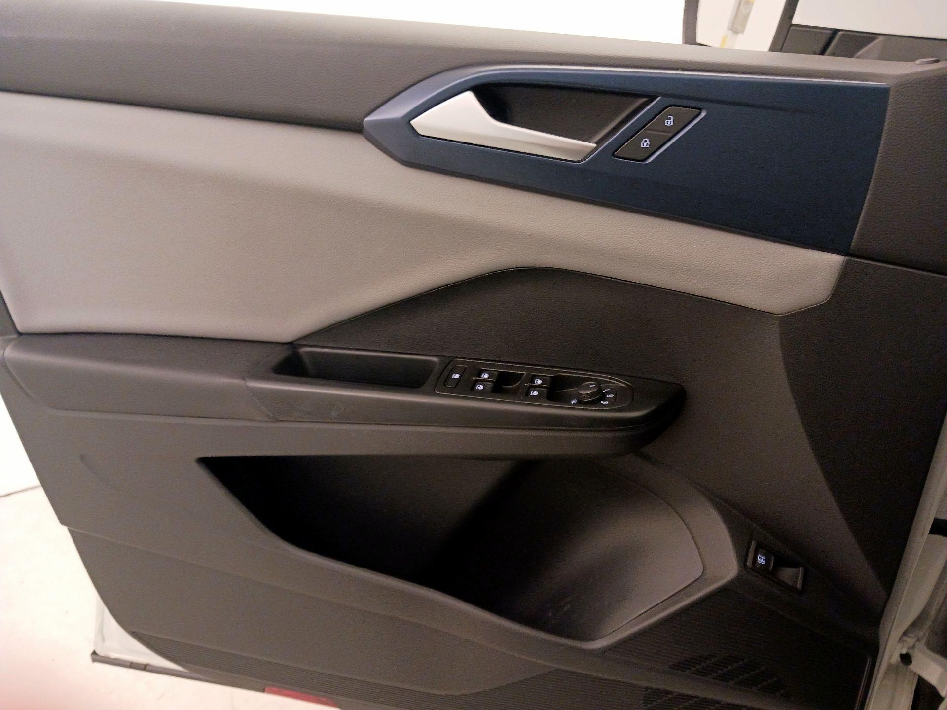 Thumbnail: 2022 Volkswagen Taos - 12
