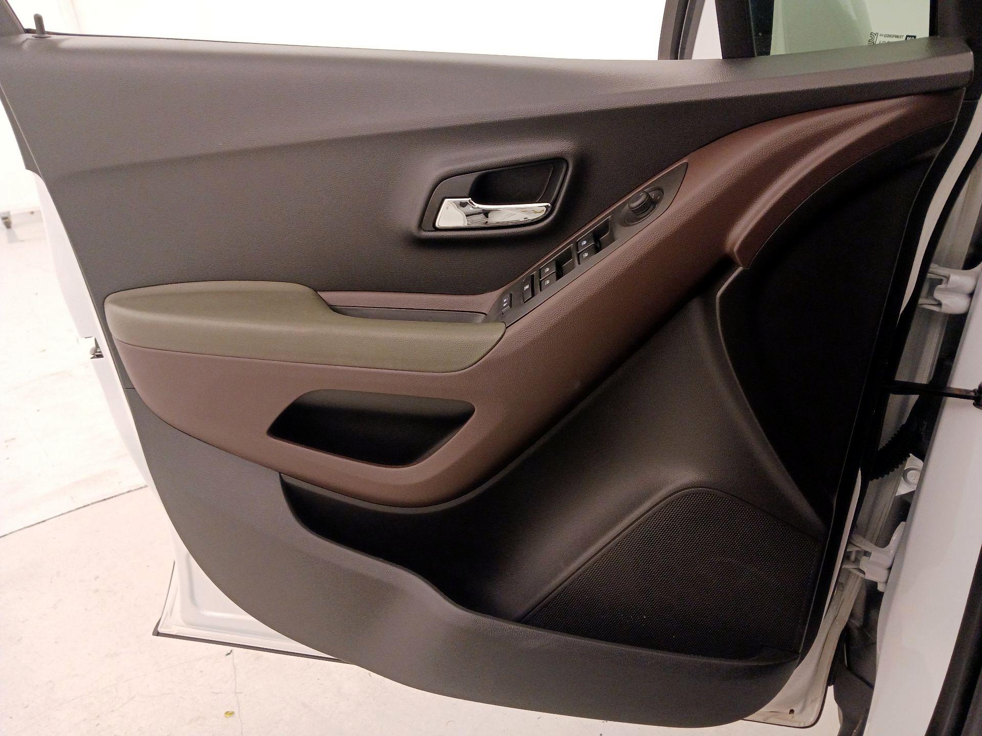 Thumbnail: 2016 Chevrolet Trax - 12