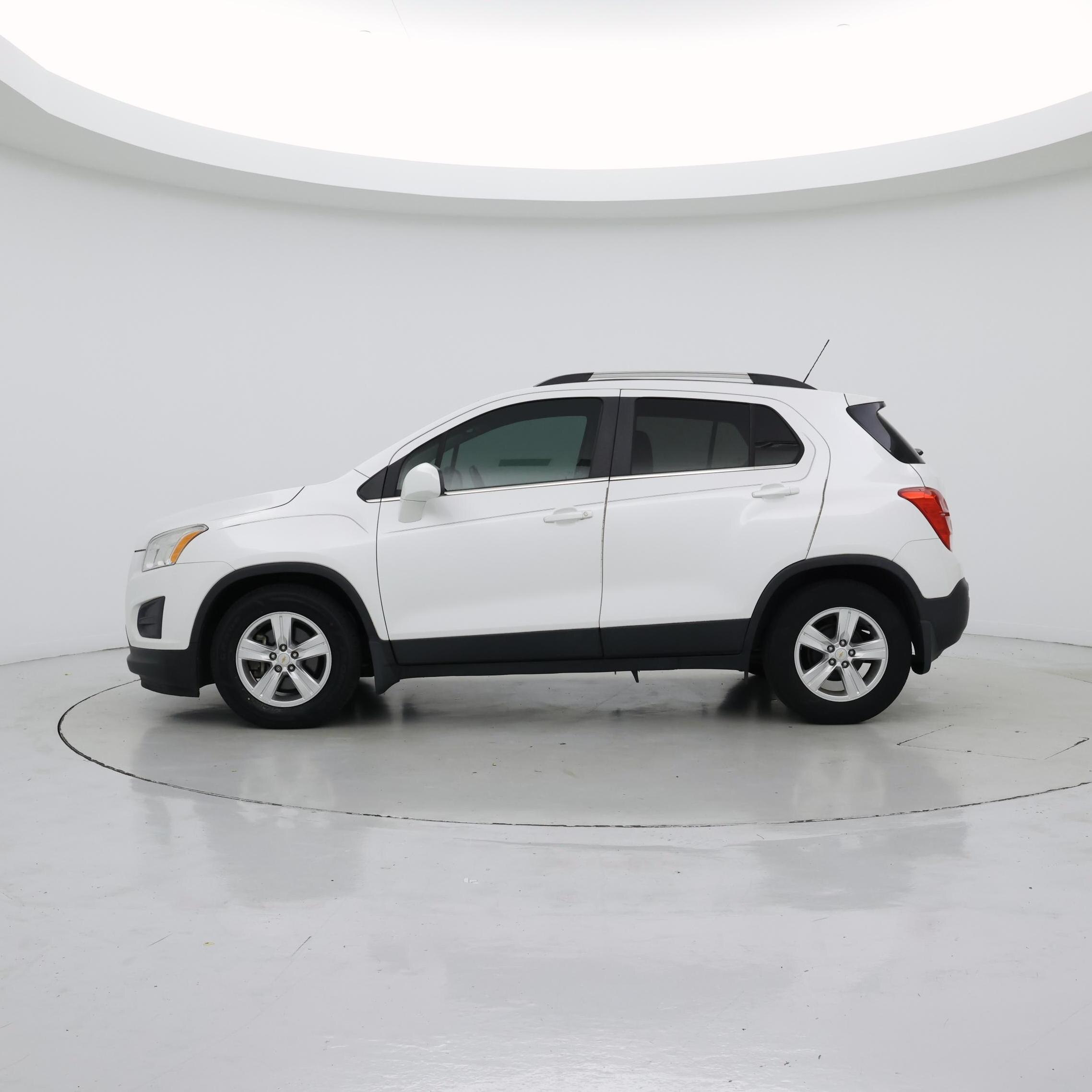 Thumbnail: 2016 Chevrolet Trax - 3