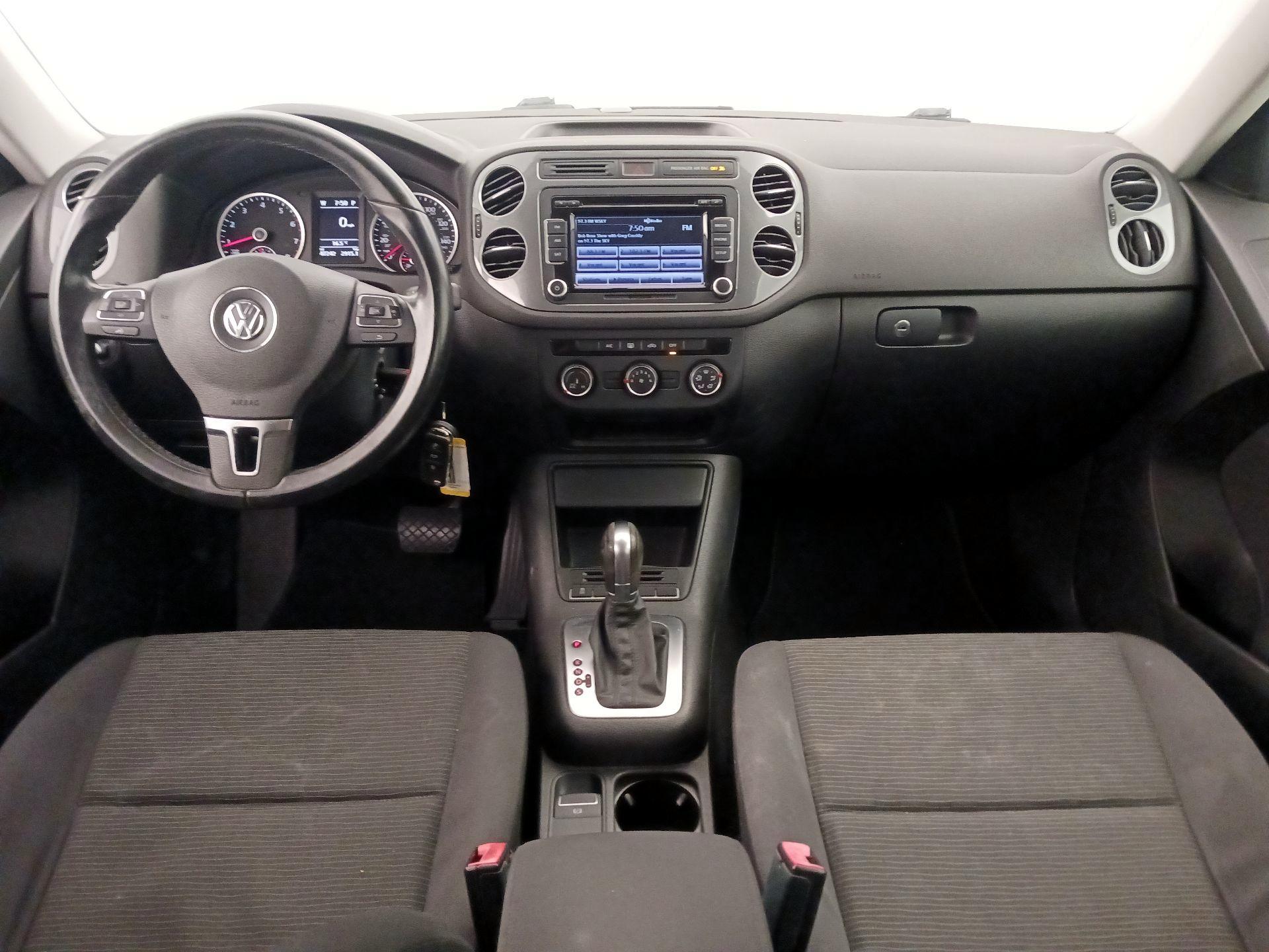 Thumbnail: 2015 Volkswagen Tiguan - 9
