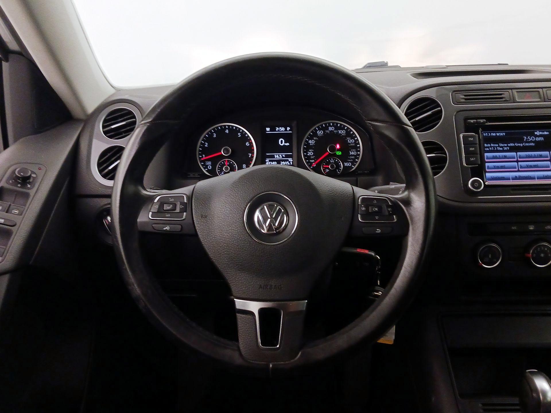Thumbnail: 2015 Volkswagen Tiguan - 10
