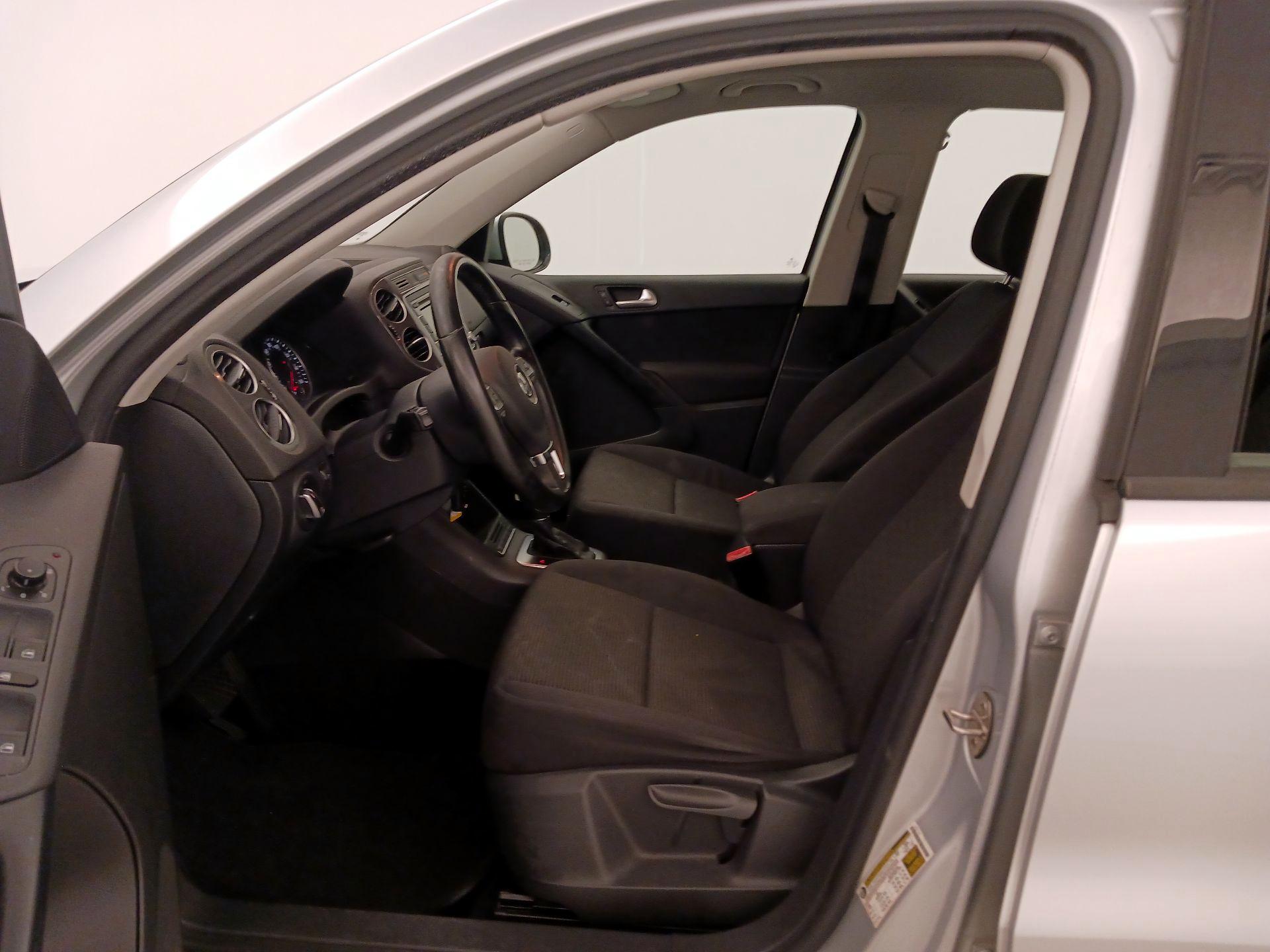 Thumbnail: 2015 Volkswagen Tiguan - 11