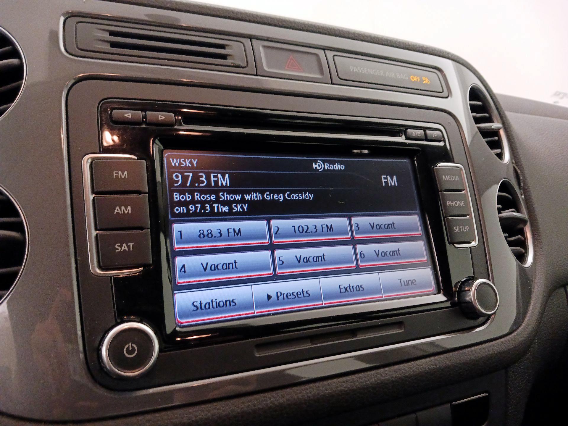 Thumbnail: 2015 Volkswagen Tiguan - 15