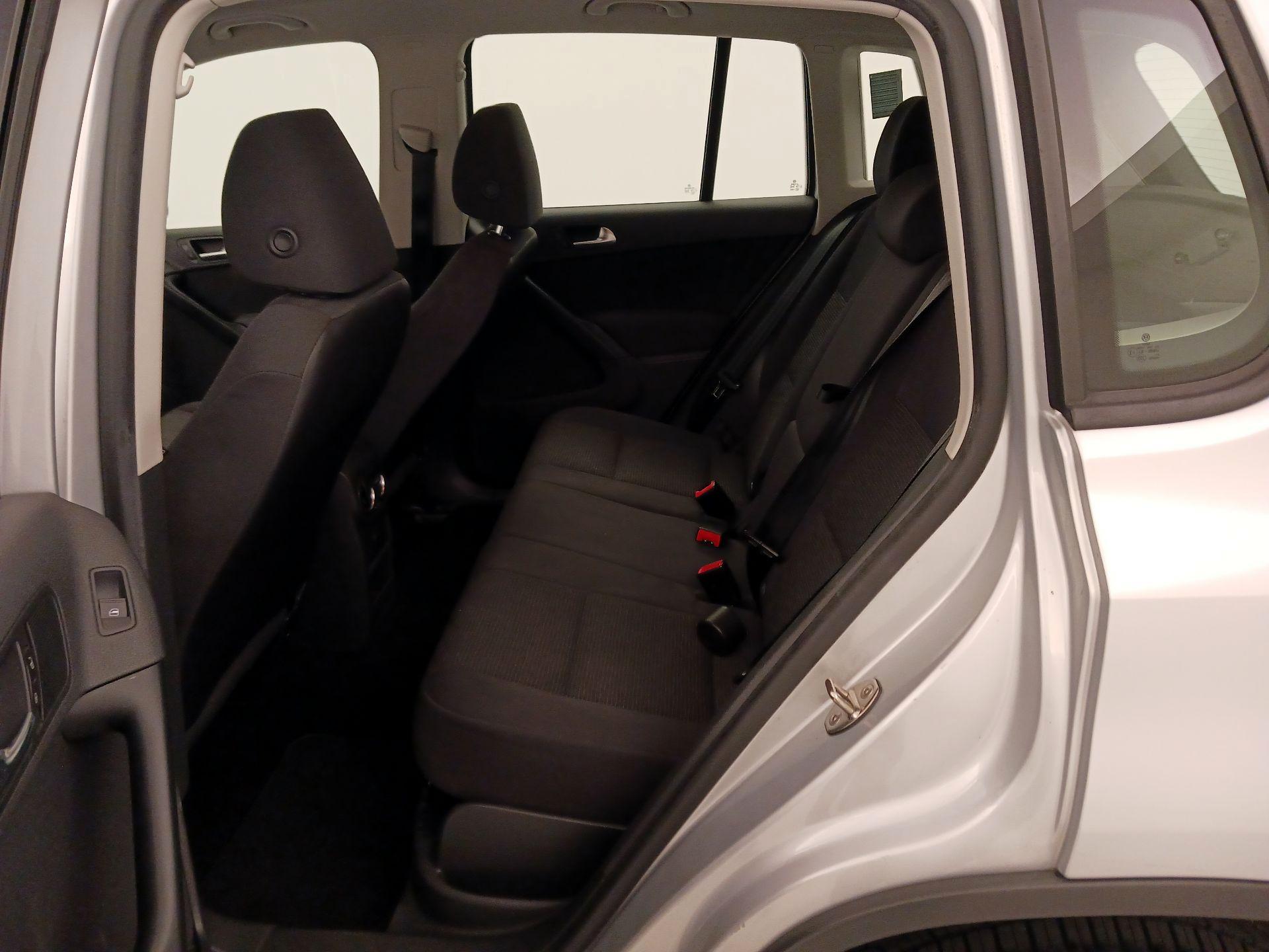 Thumbnail: 2015 Volkswagen Tiguan - 19