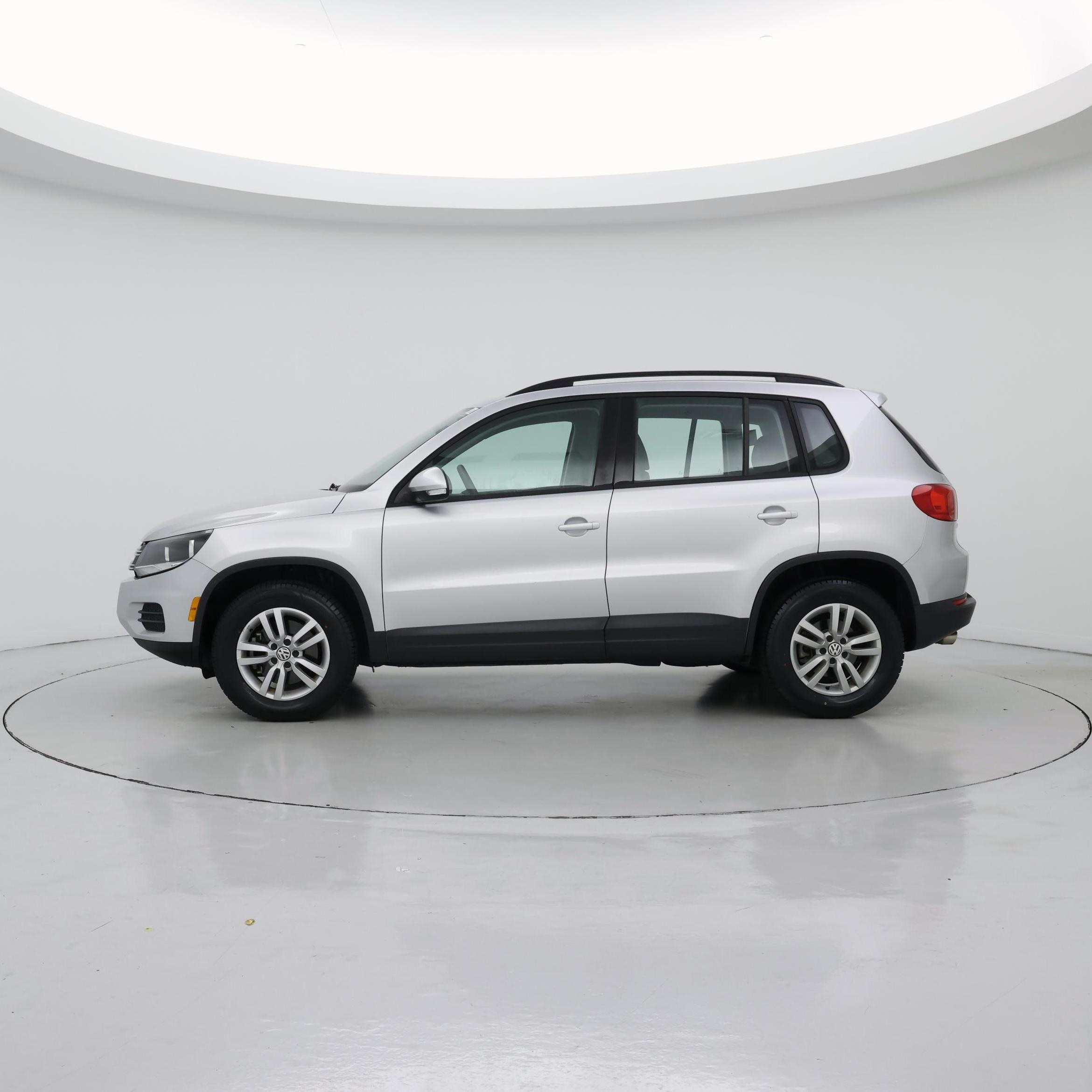 Thumbnail: 2015 Volkswagen Tiguan - 3