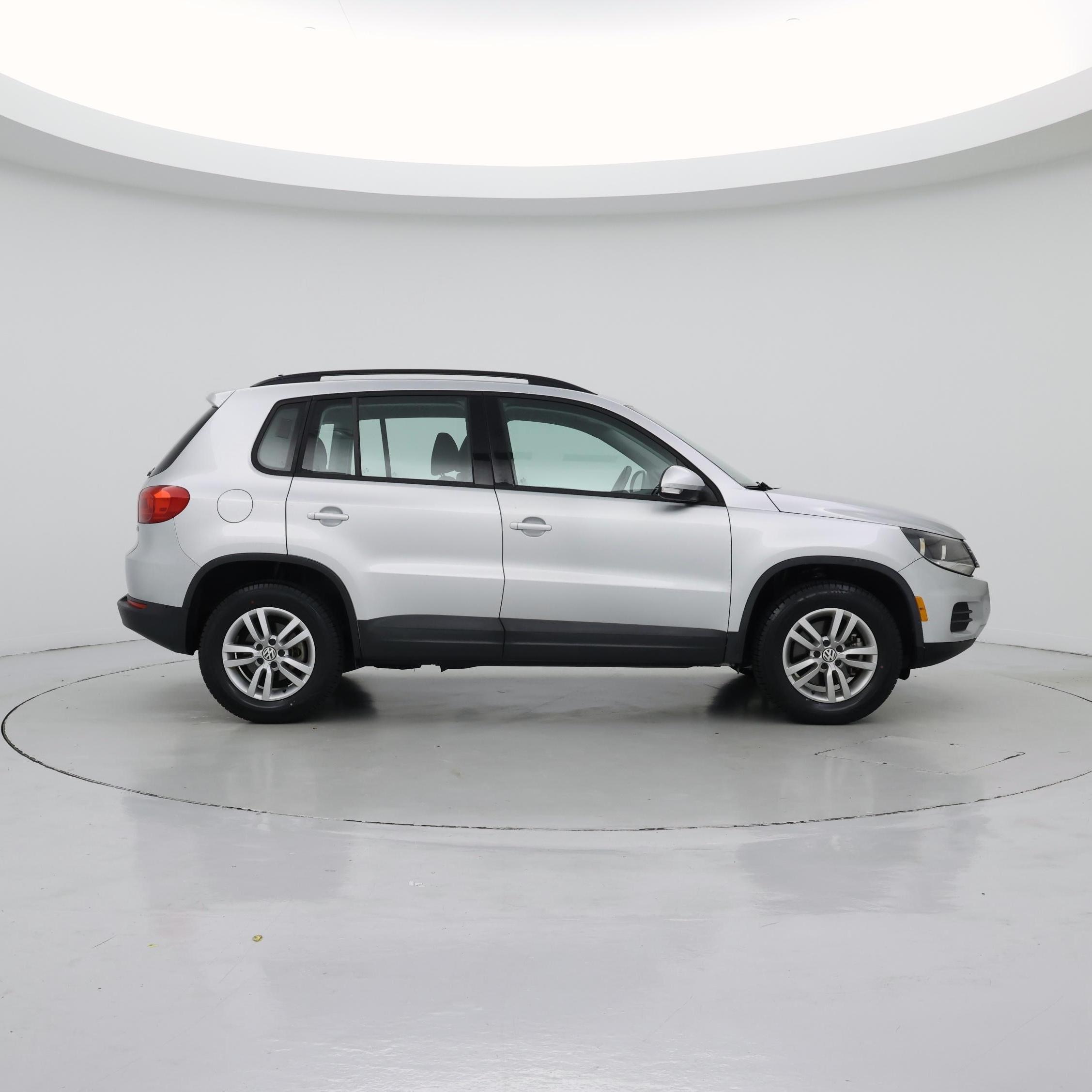 Thumbnail: 2015 Volkswagen Tiguan - 7
