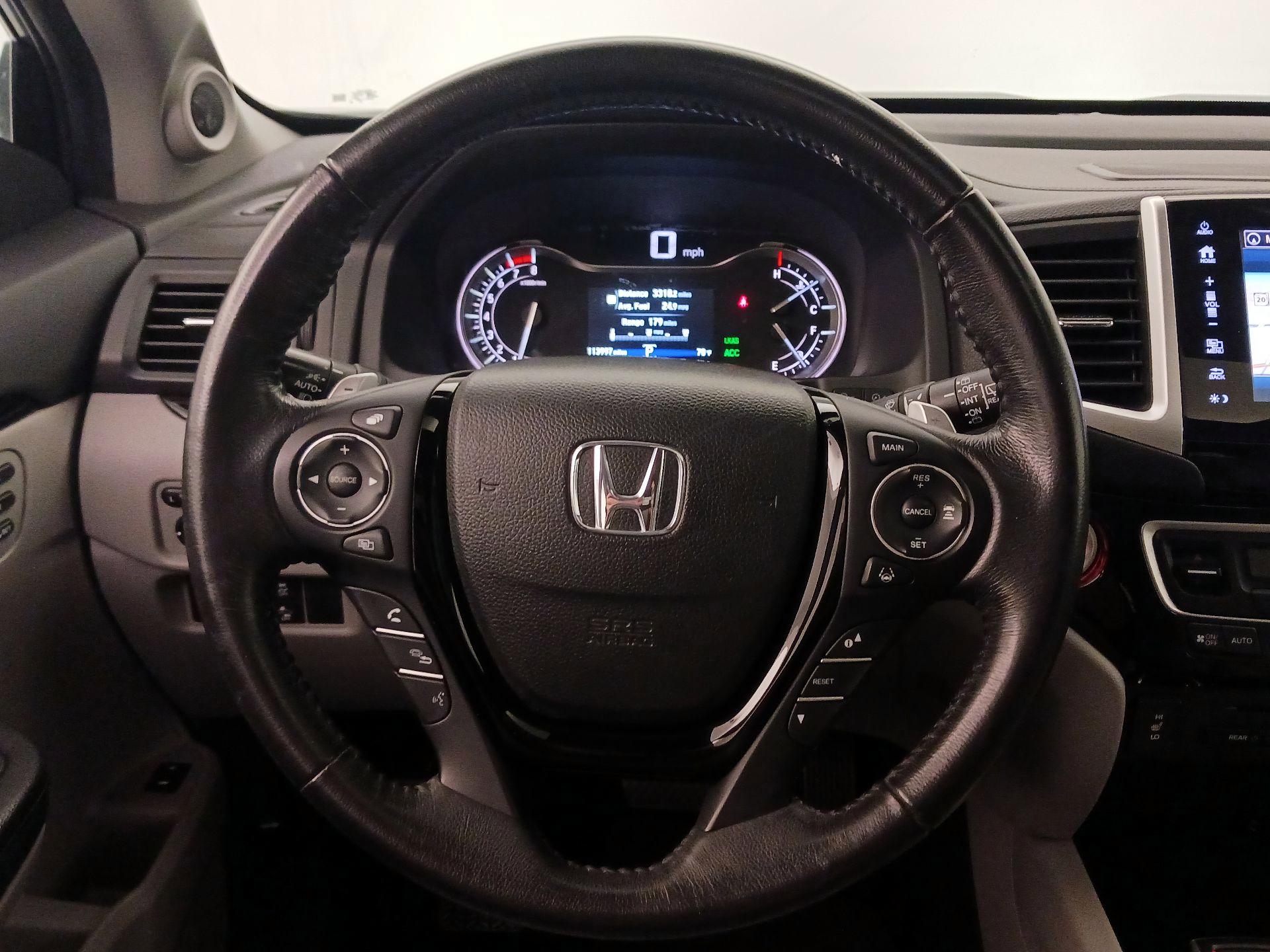 Thumbnail: 2017 Honda Pilot - 10