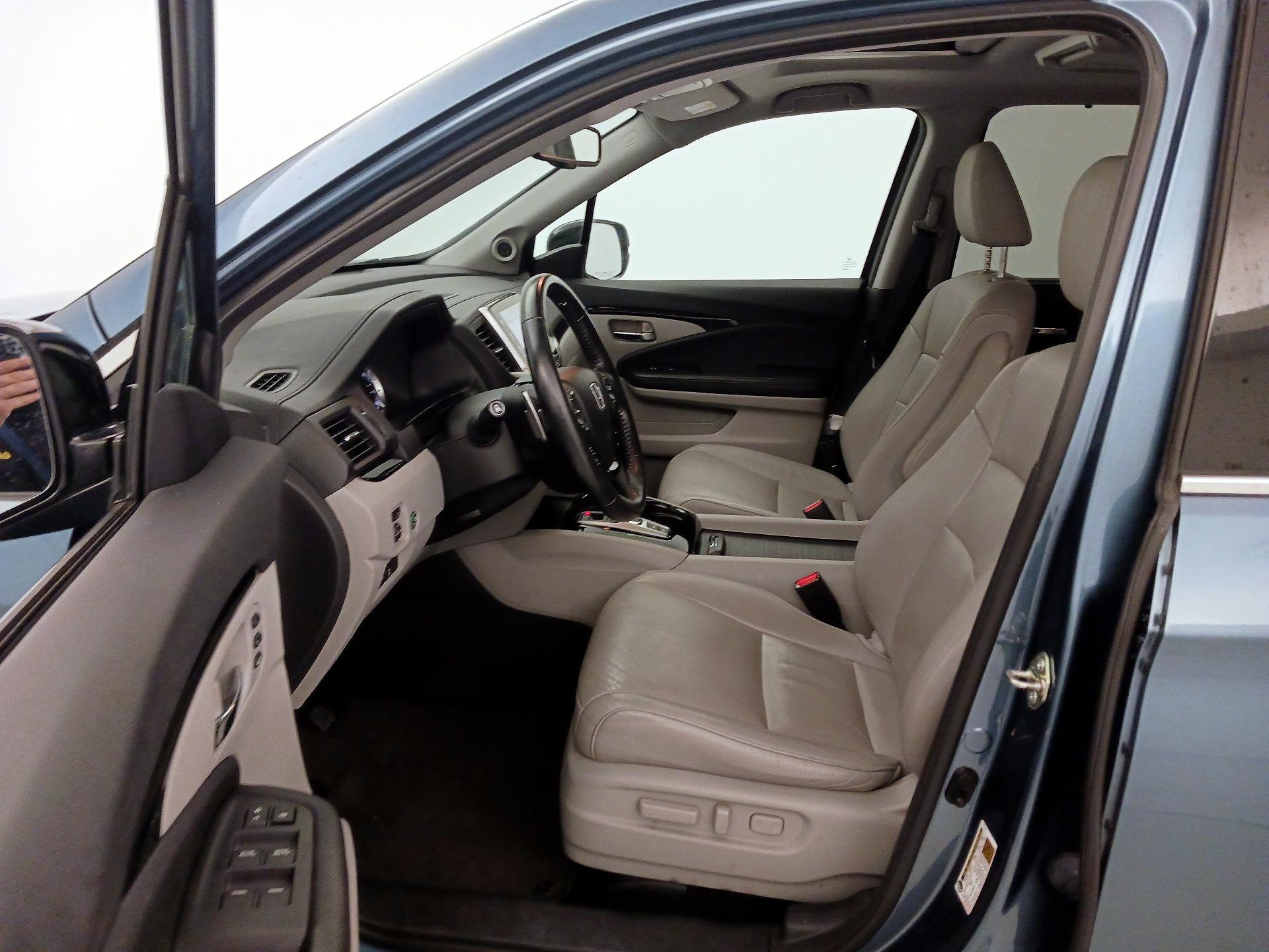 Thumbnail: 2017 Honda Pilot - 11