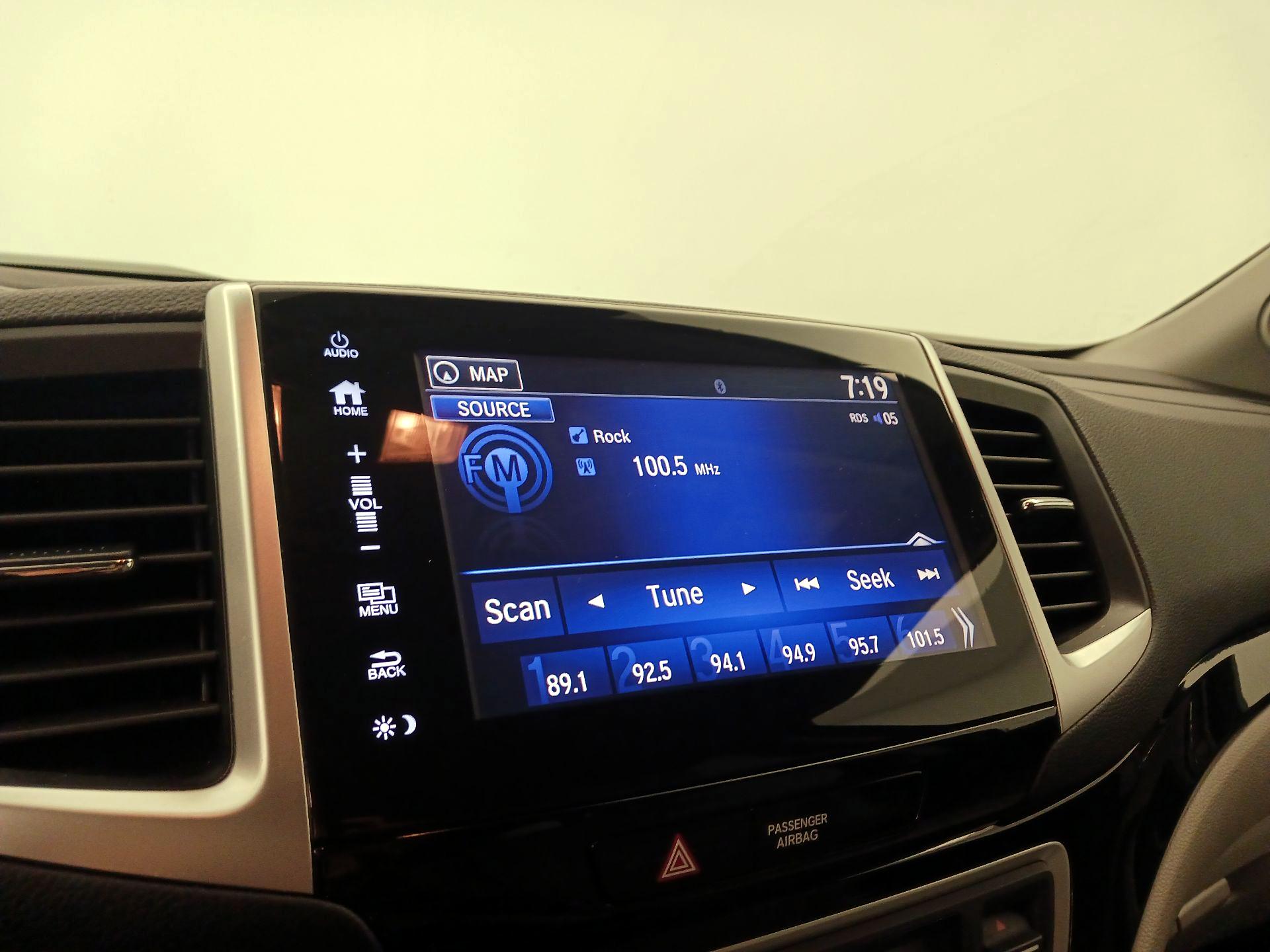 Thumbnail: 2017 Honda Pilot - 16