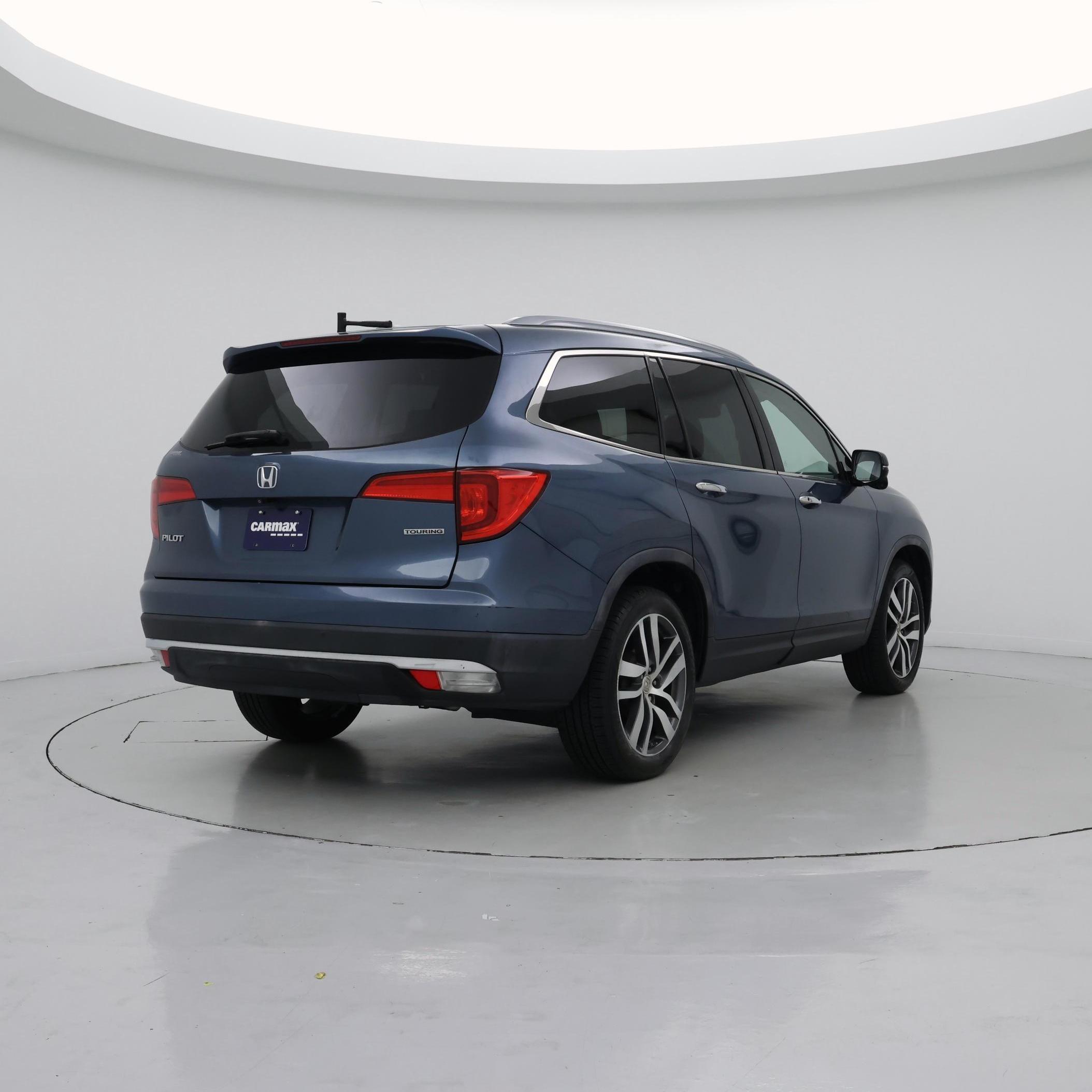 Thumbnail: 2017 Honda Pilot - 8