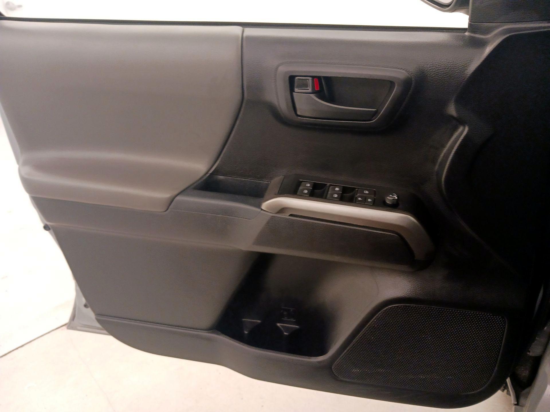 Thumbnail: 2021 Toyota Tacoma - 12
