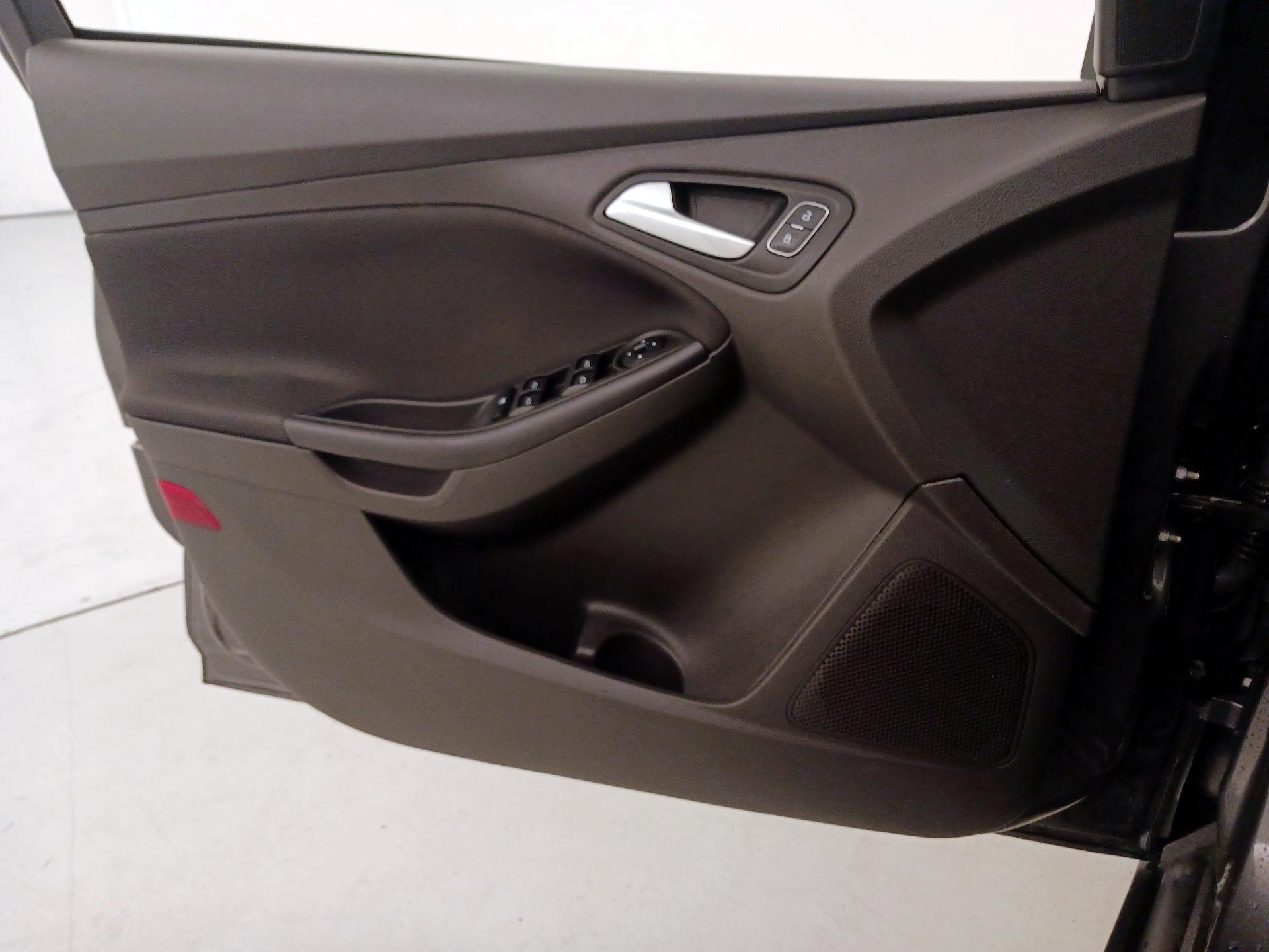 Thumbnail: 2016 Ford Focus - 12