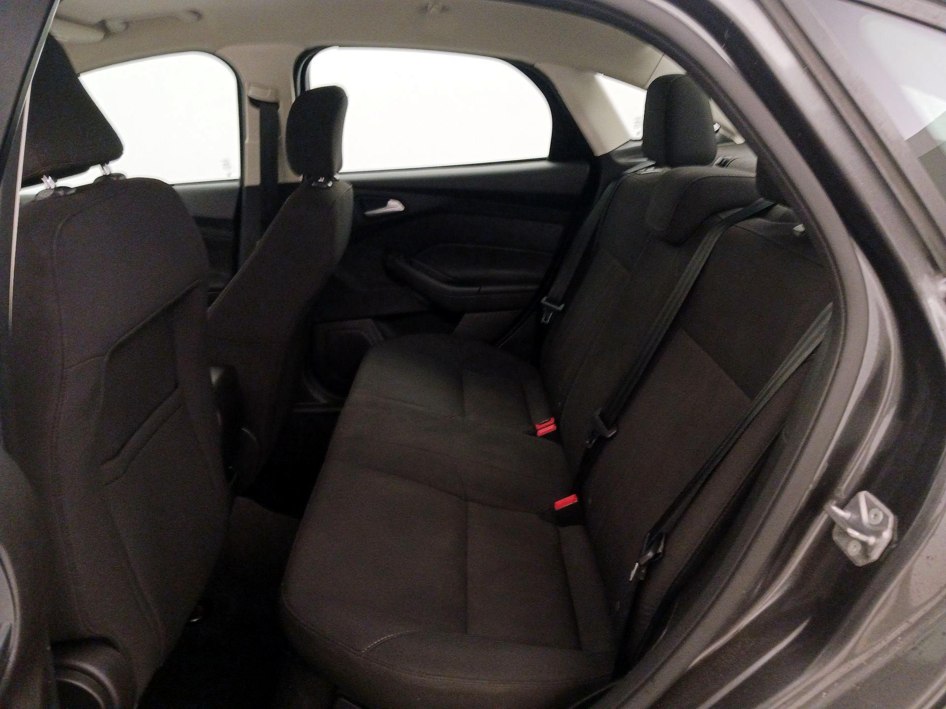 Thumbnail: 2016 Ford Focus - 19