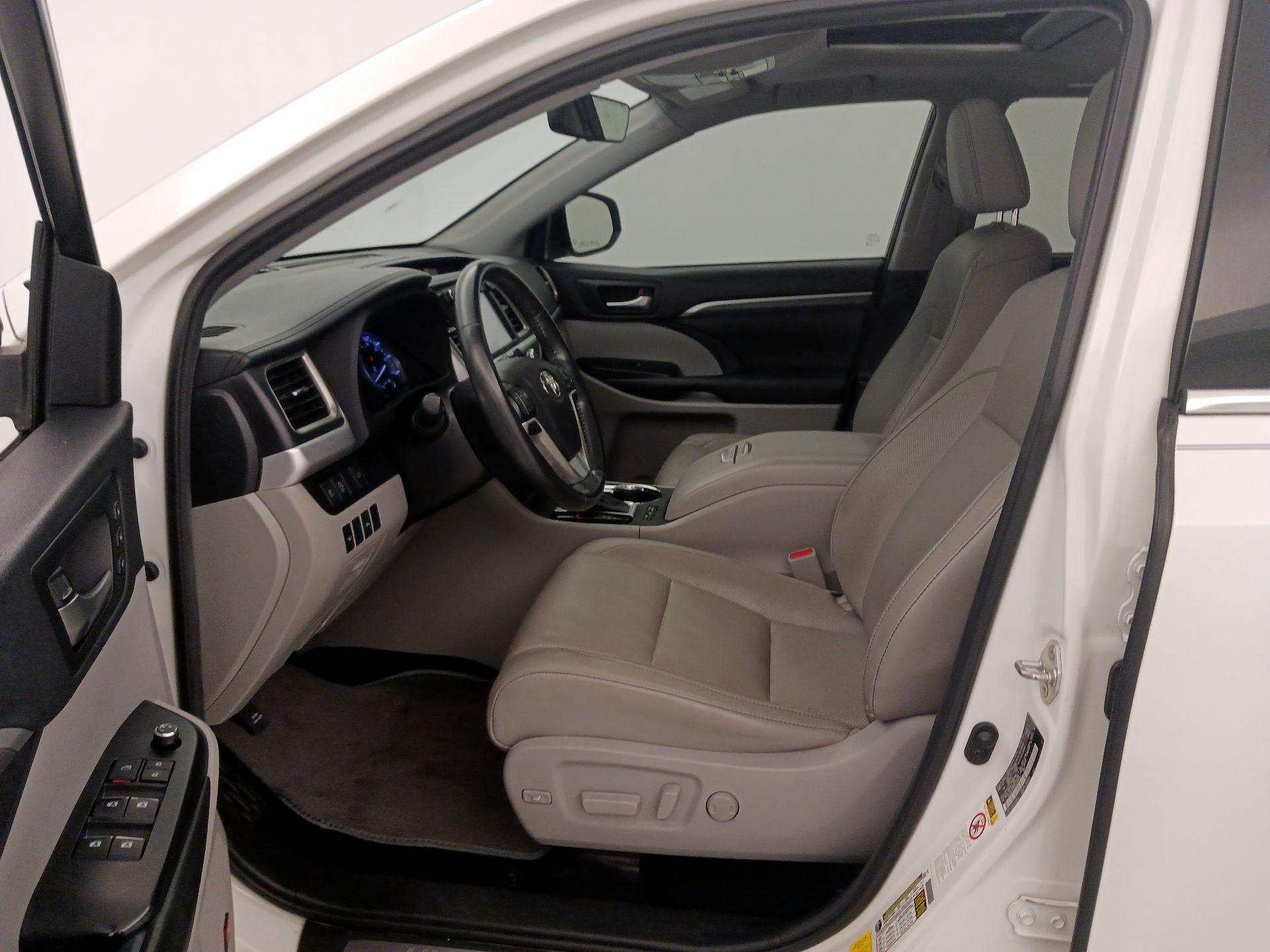 Thumbnail: 2019 Toyota Highlander - 11